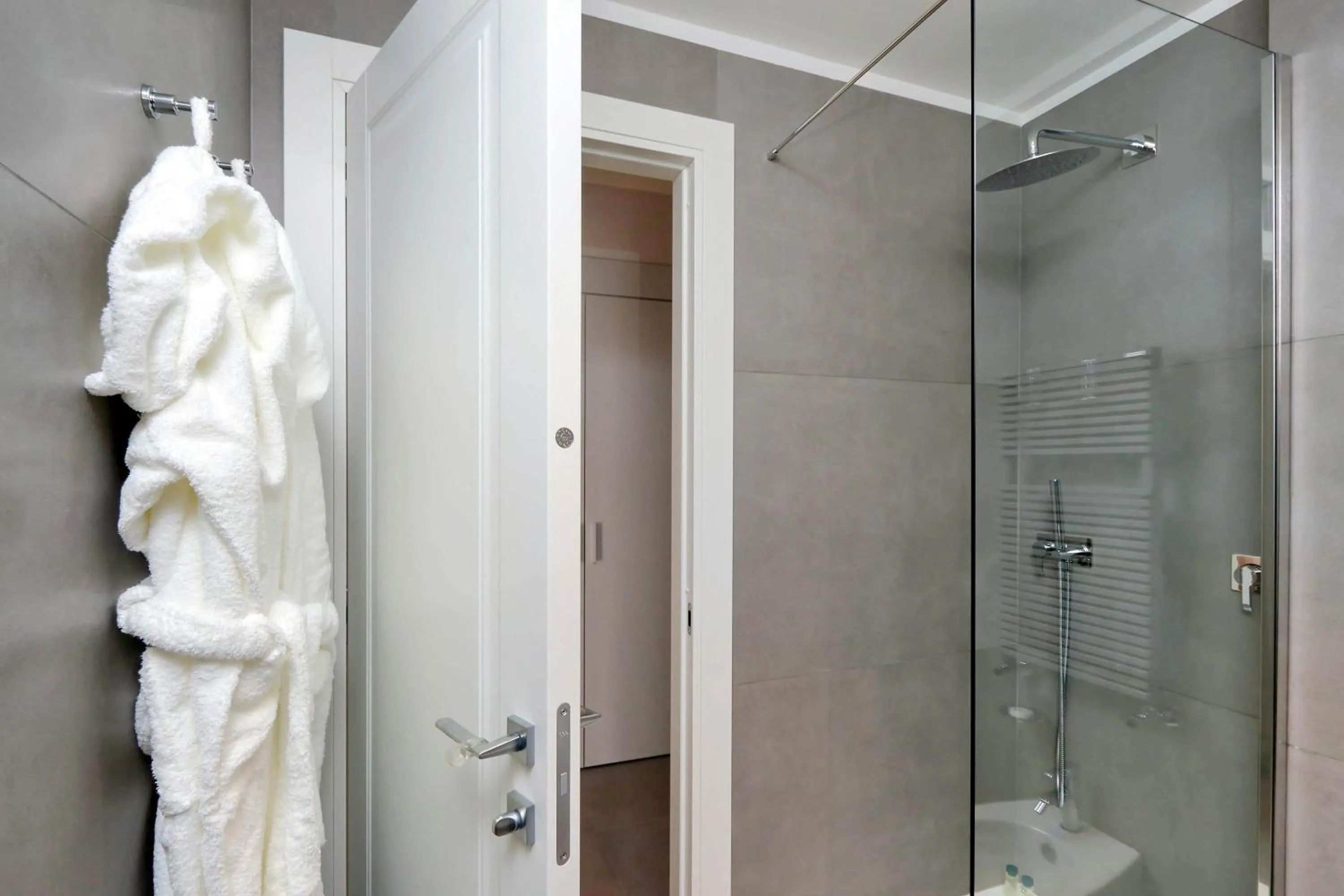 Shower in Propaganda Suites