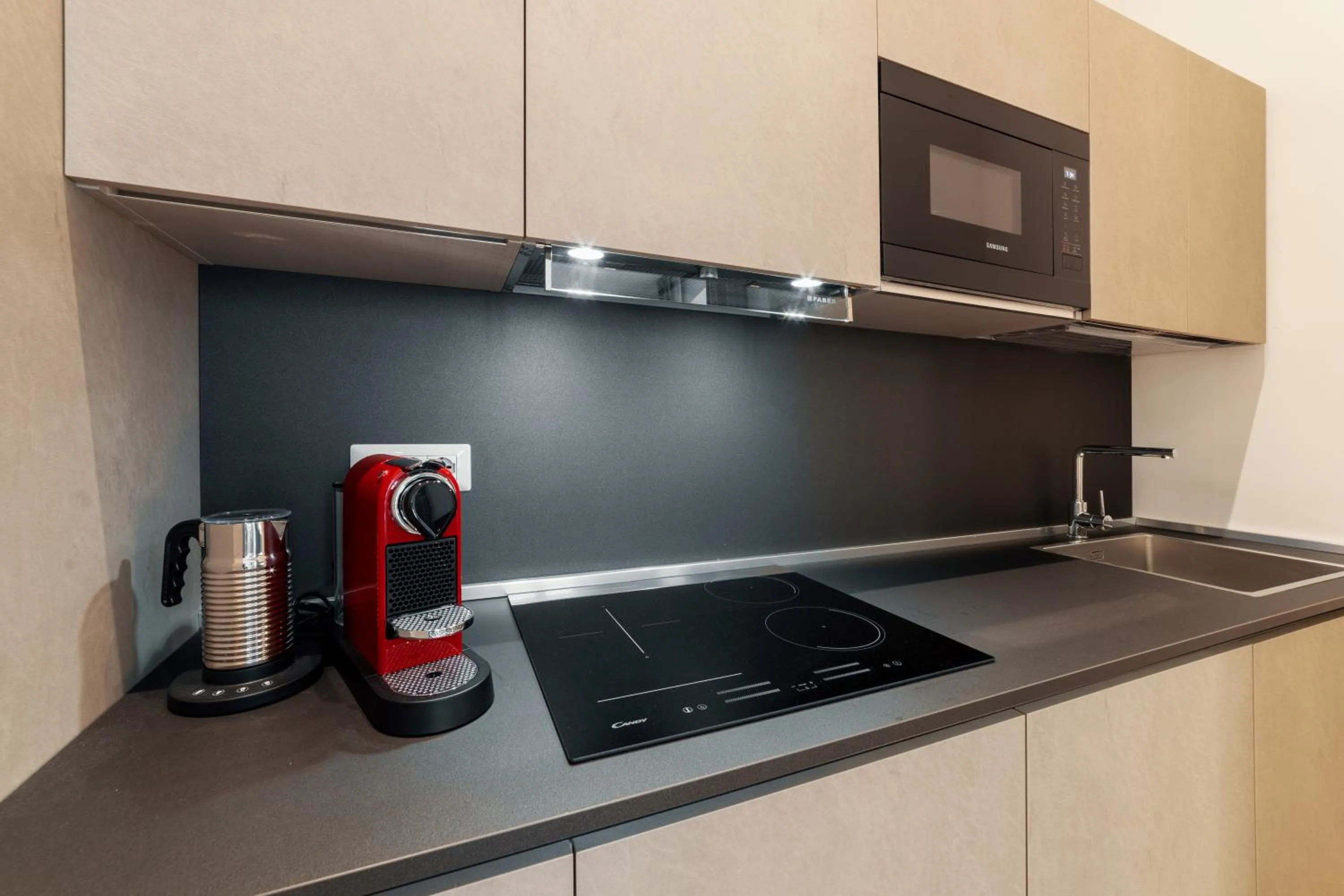 Coffee/tea facilities in Propaganda Suites