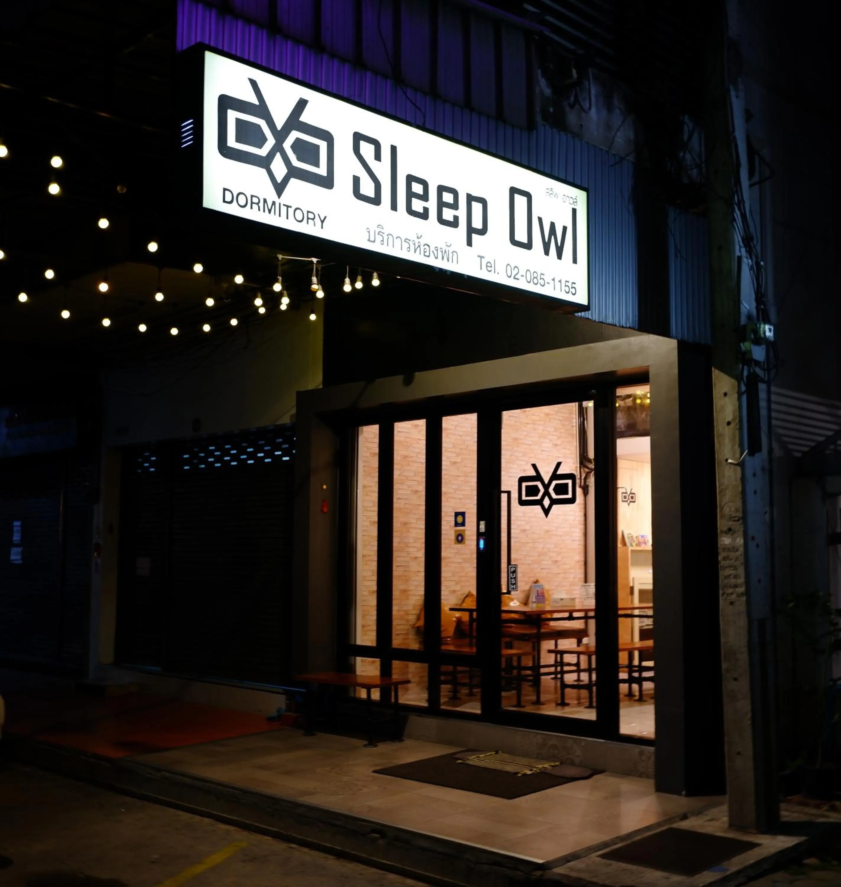 Facade/entrance in Sleep Owl Hostel