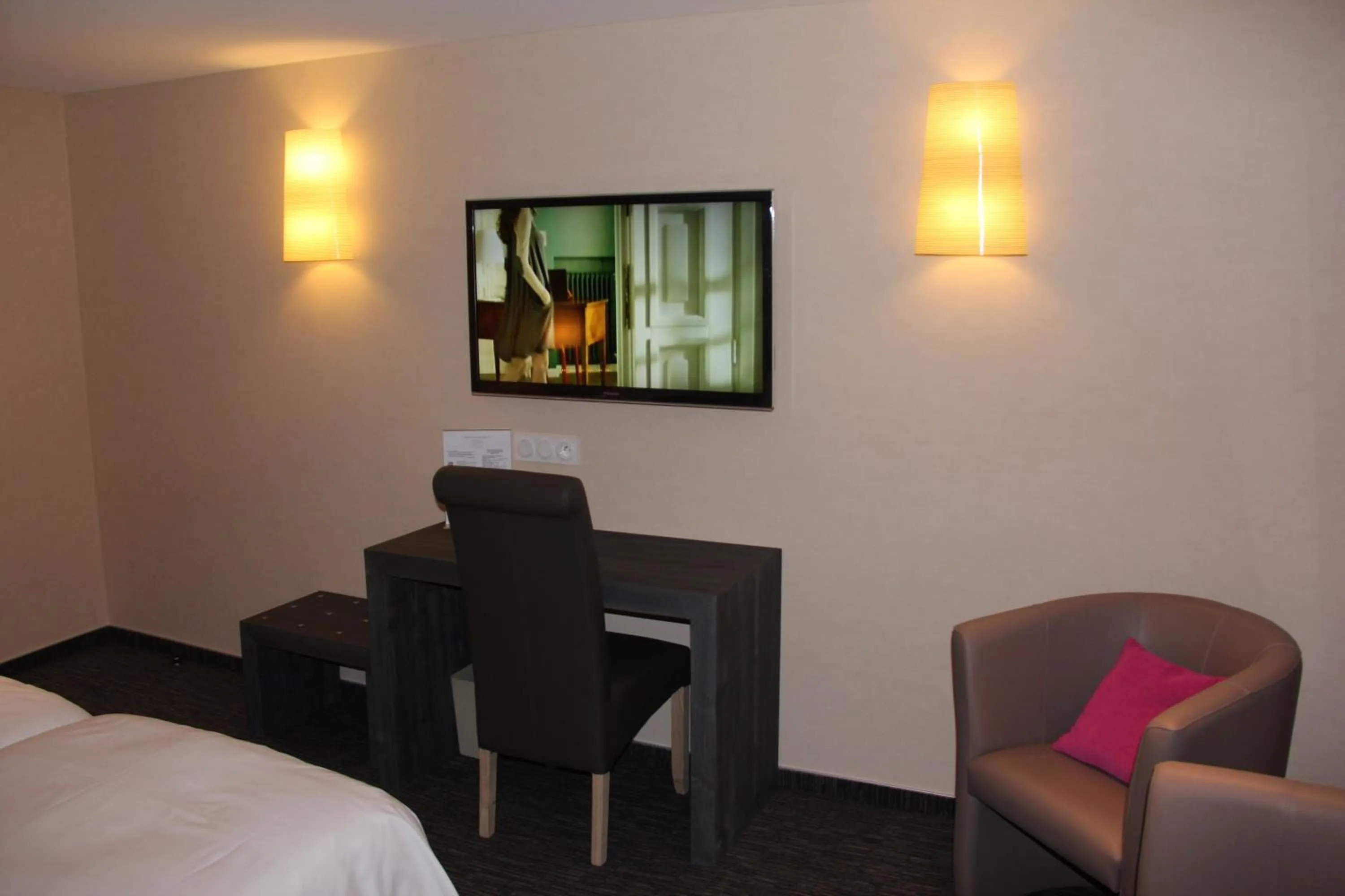 Seating area, Bed in Hotel de la Jamagne & Spa