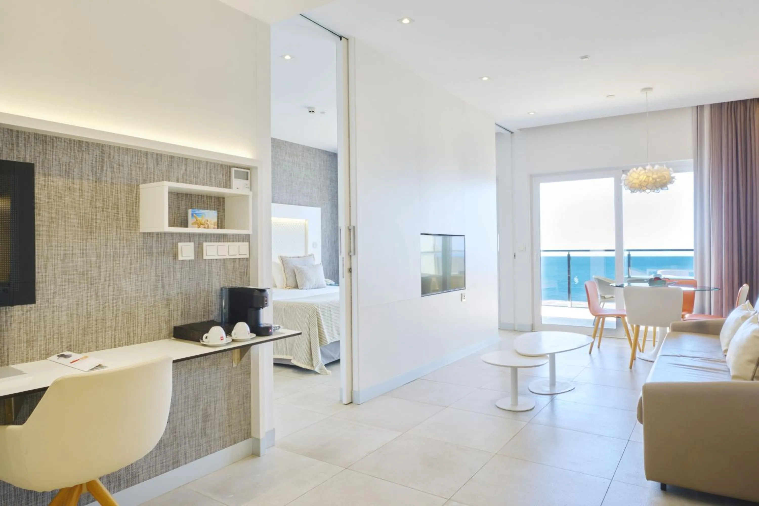 TV and multimedia in ESTIMAR Calpe Suitopia