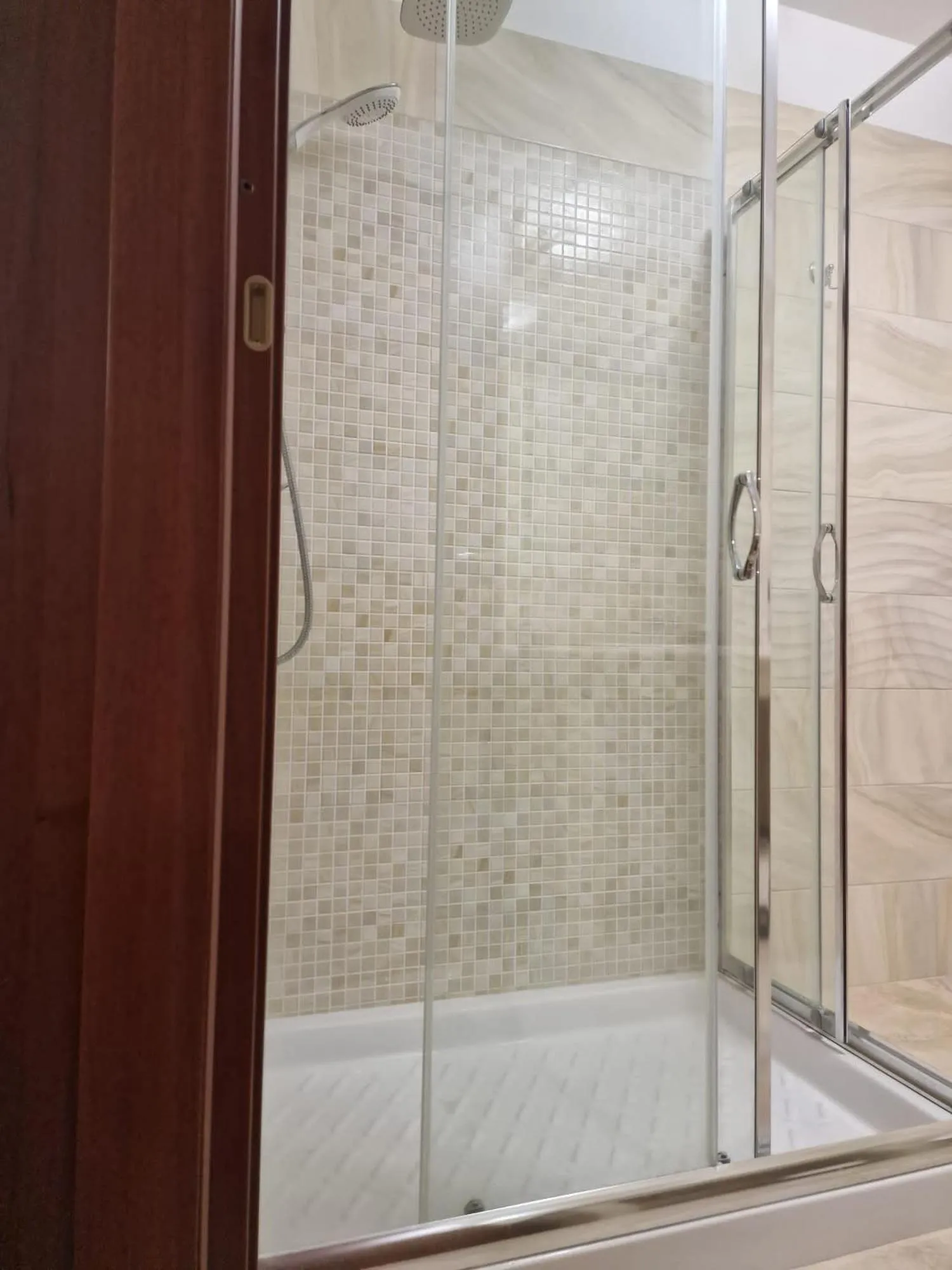 Shower in Lu Zezzu