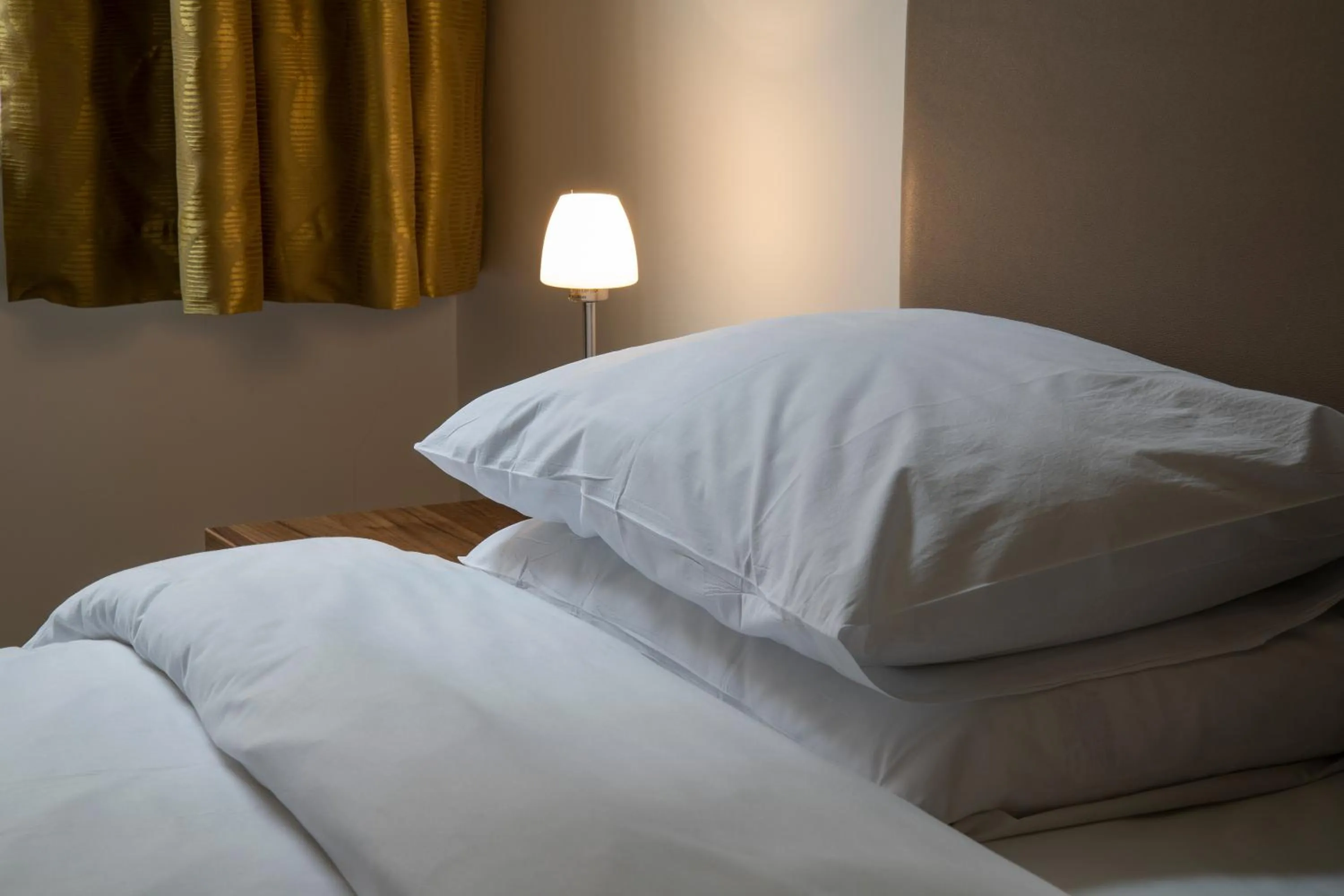 Bedroom, Bed in The Castle Collection - 25 Castle Street