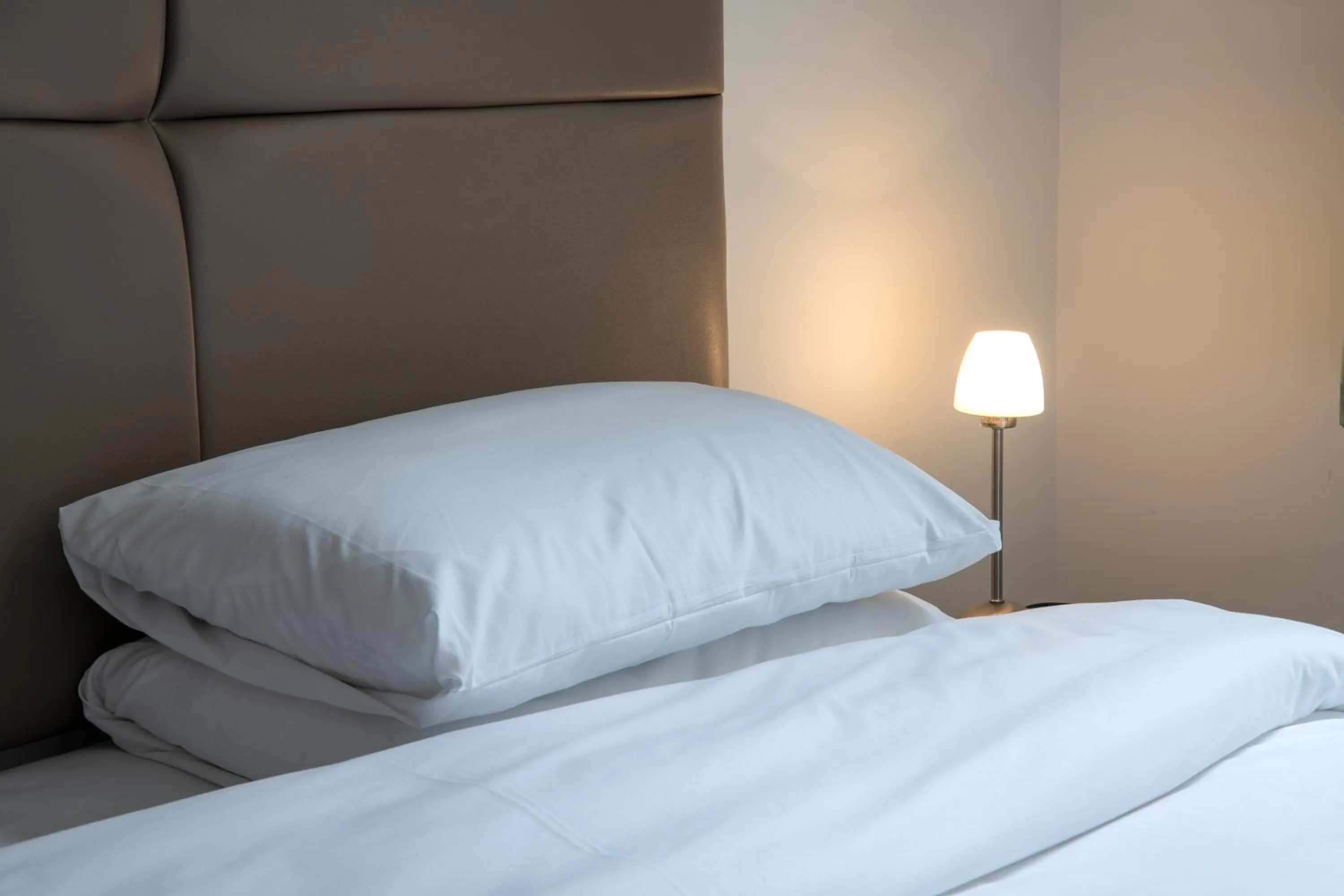 Bedroom, Bed in The Castle Collection - 25 Castle Street