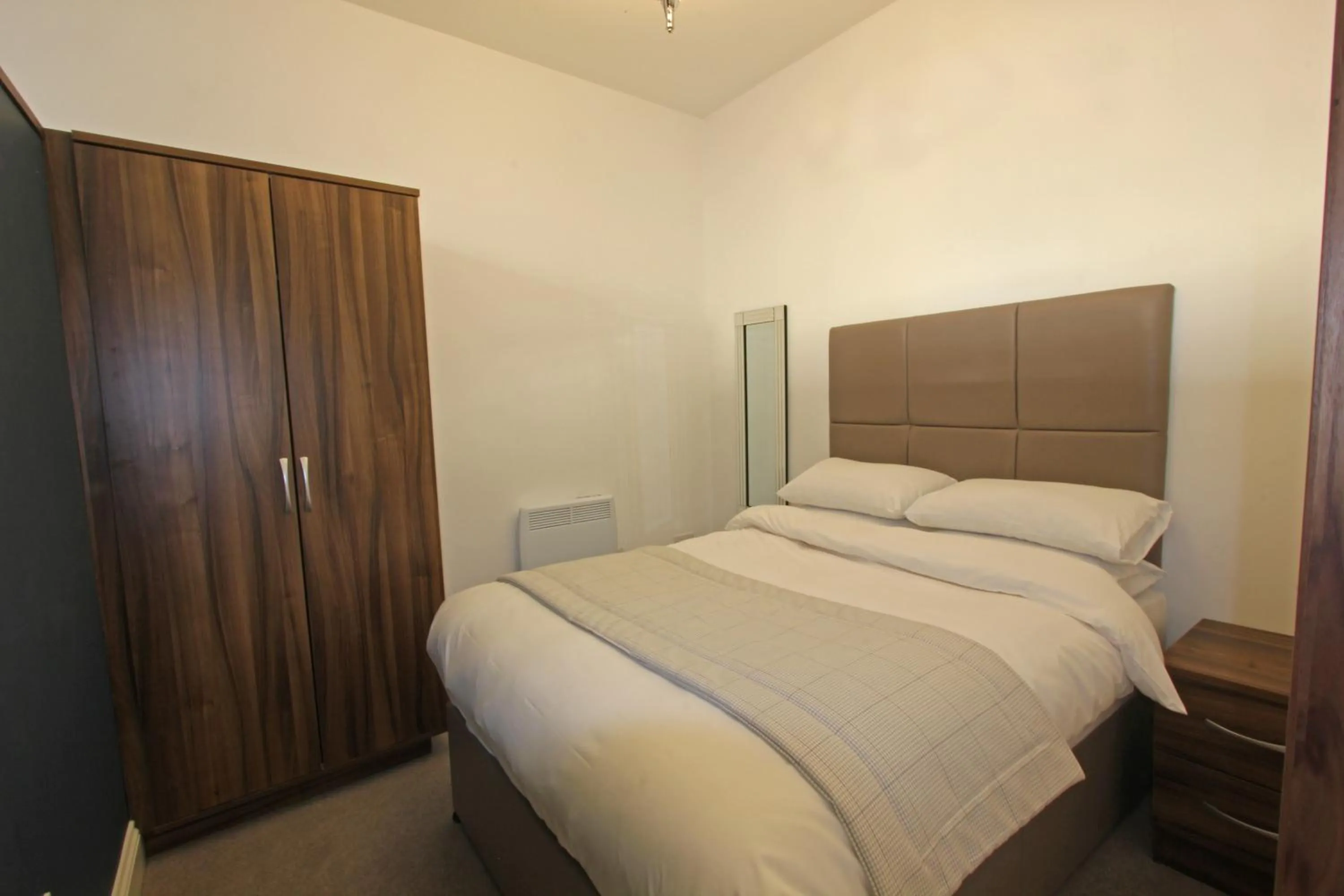 Bedroom, Bed in The Castle Collection - 25 Castle Street