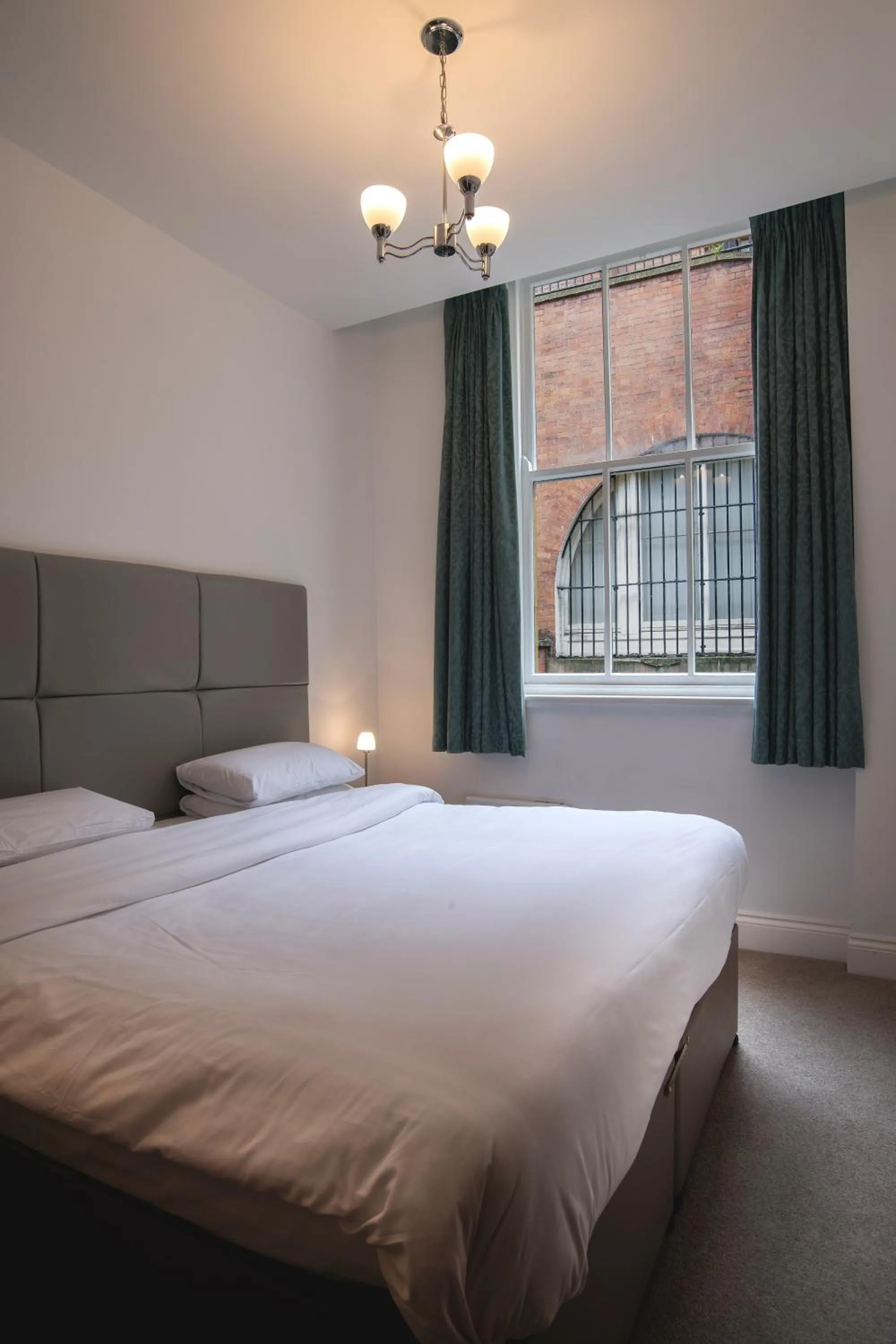 Bedroom, Bed in The Castle Collection - 25 Castle Street