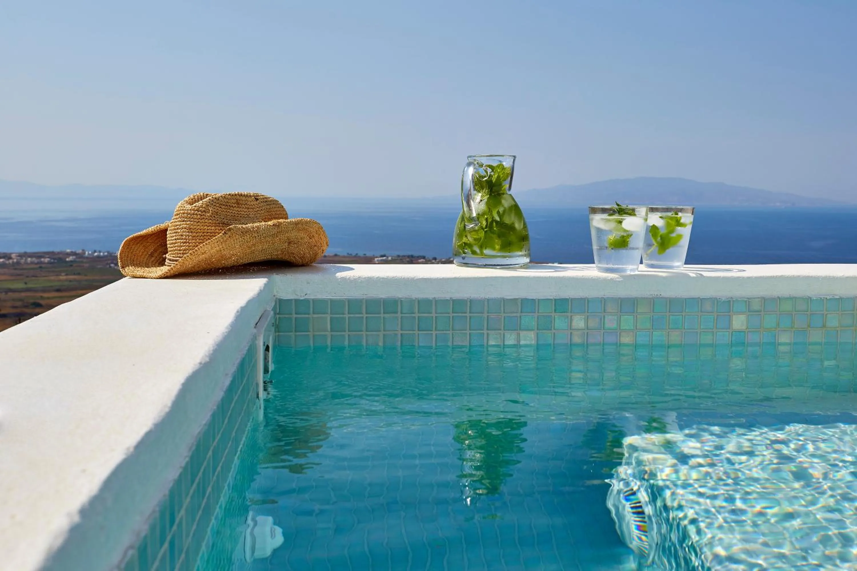 Hot Tub in Aperanto Suites