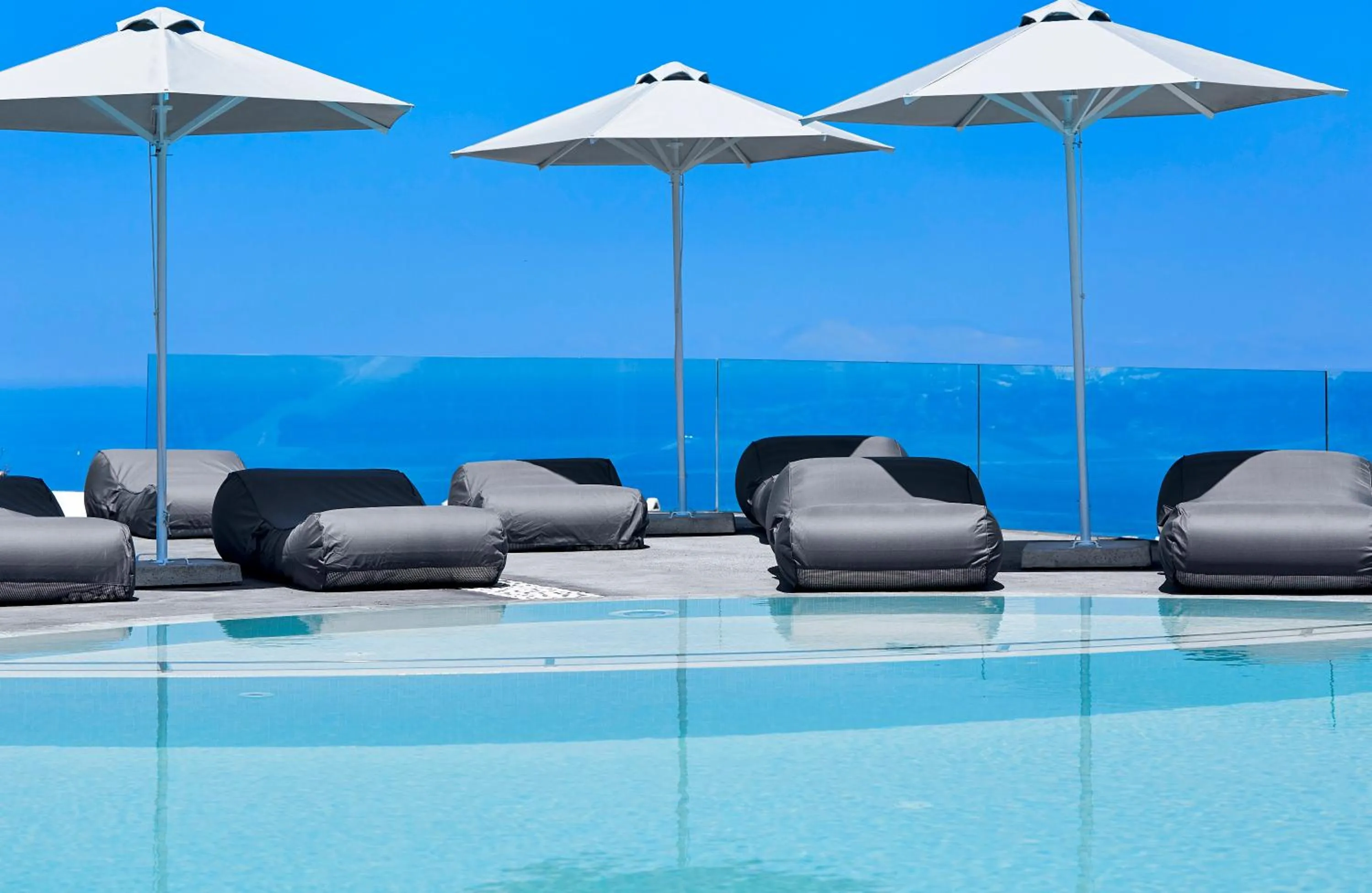 Swimming pool in Aperanto Suites