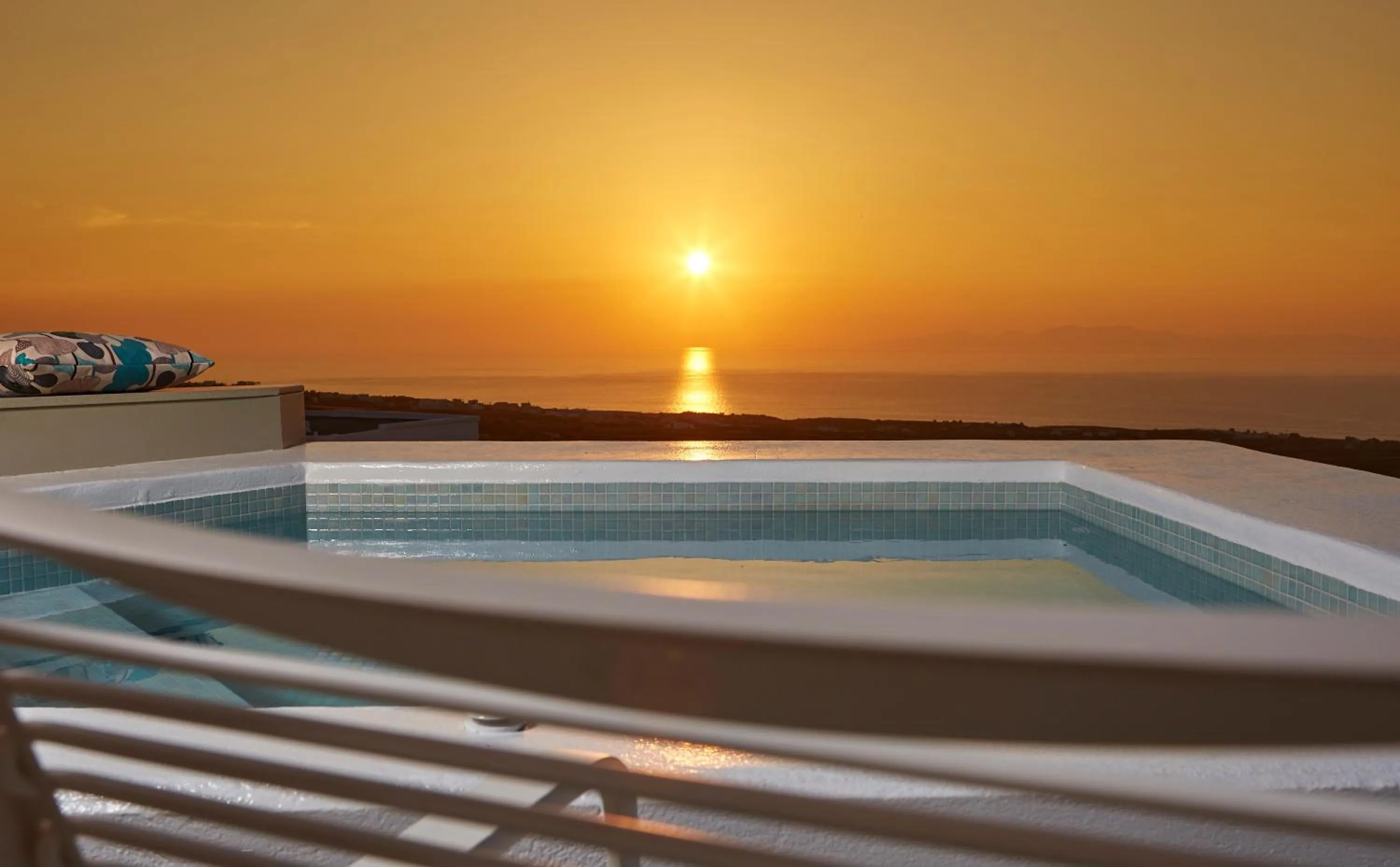 Hot Tub in Aperanto Suites