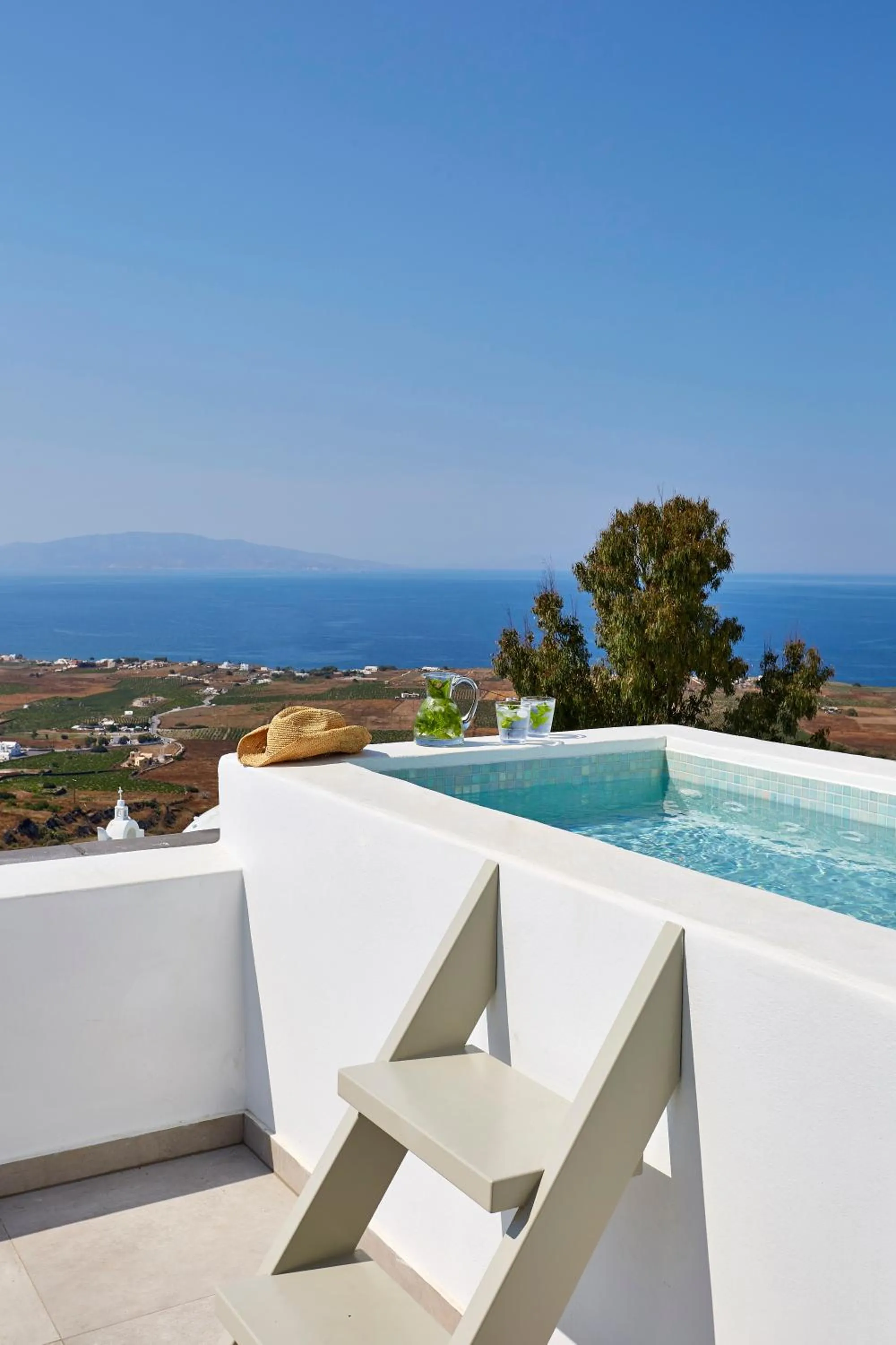 Hot Tub in Aperanto Suites
