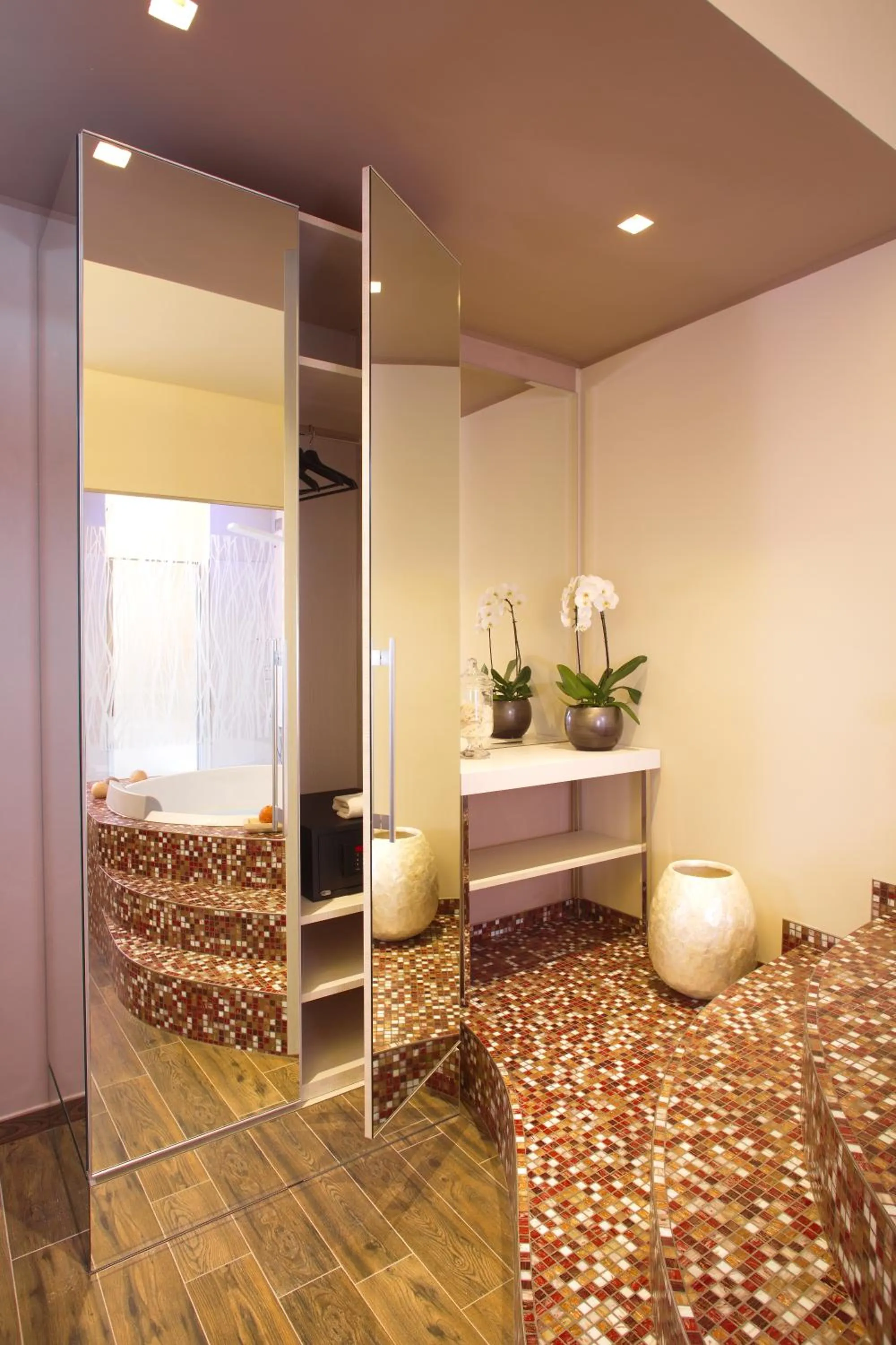 Hot Tub in Hotel Terre Dei Salici