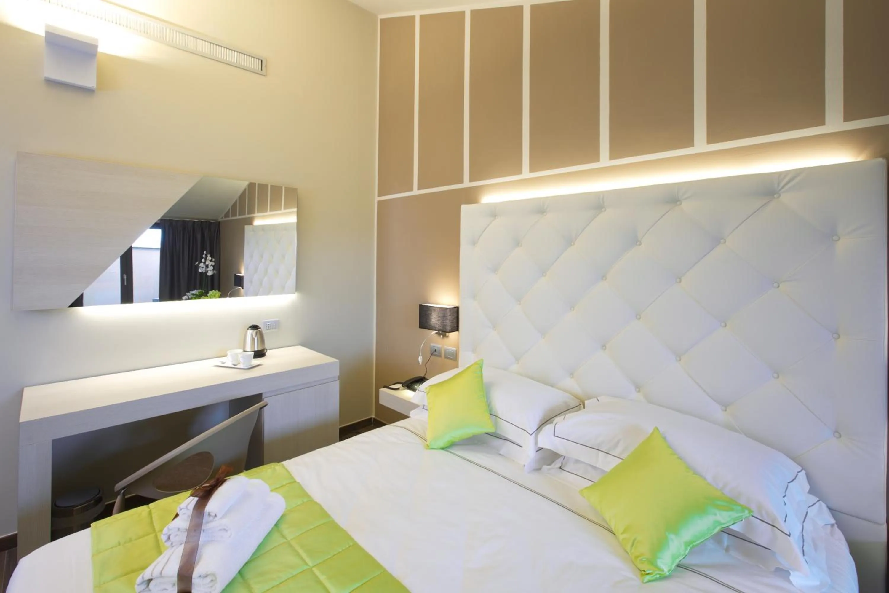 Coffee/tea facilities, Bed in Hotel Terre Dei Salici