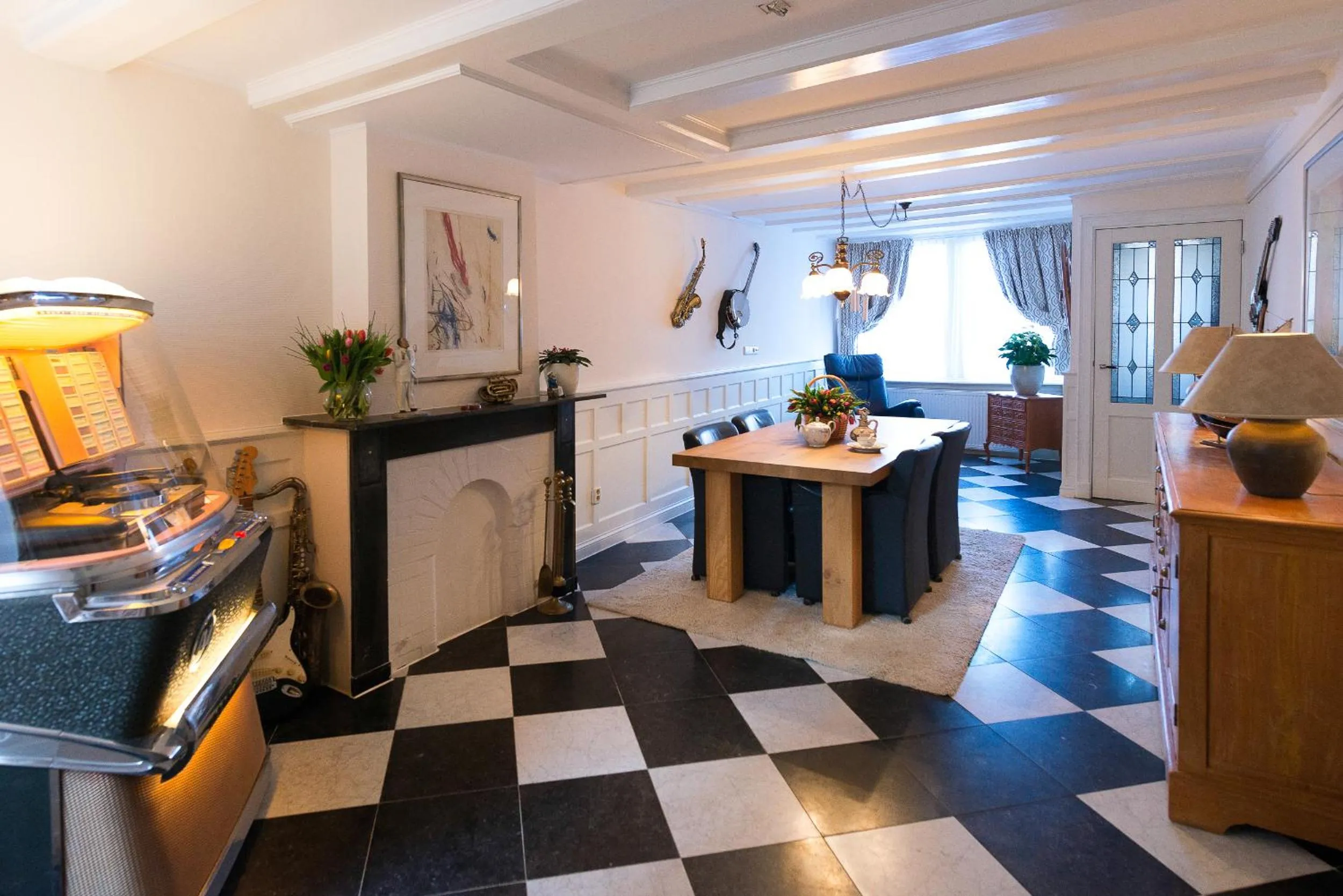 Dining area in Keizershouse Amsterdam
