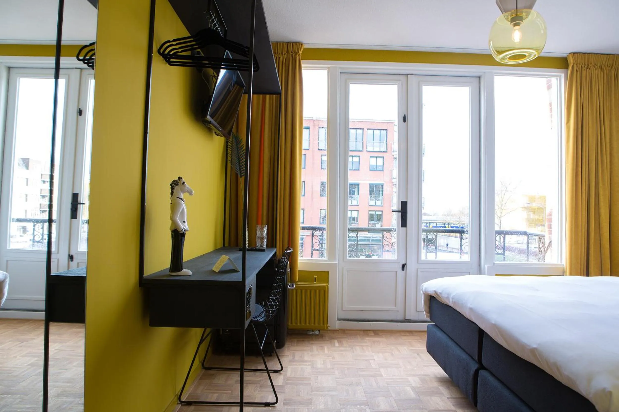 Balcony/Terrace, Bed in Little Duke Hotel