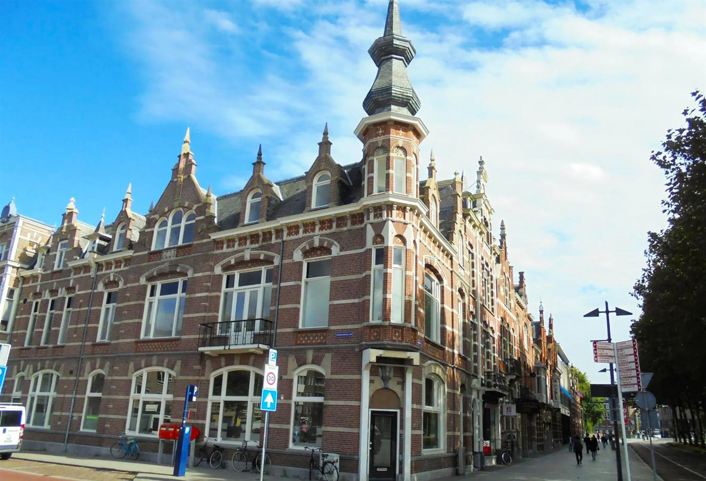 Facade/entrance in Little Duke Hotel