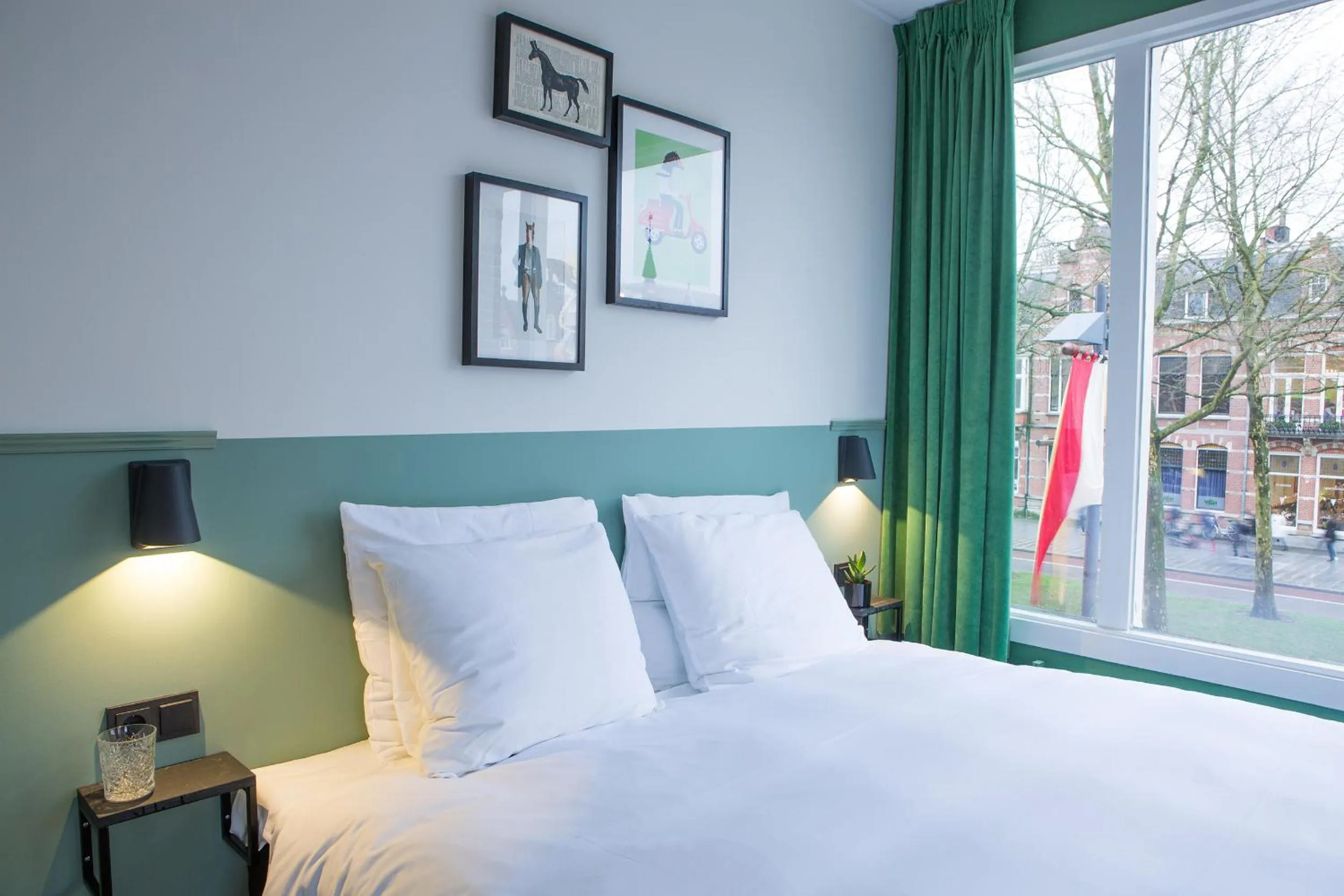 Bedroom, Bed in Little Duke Hotel