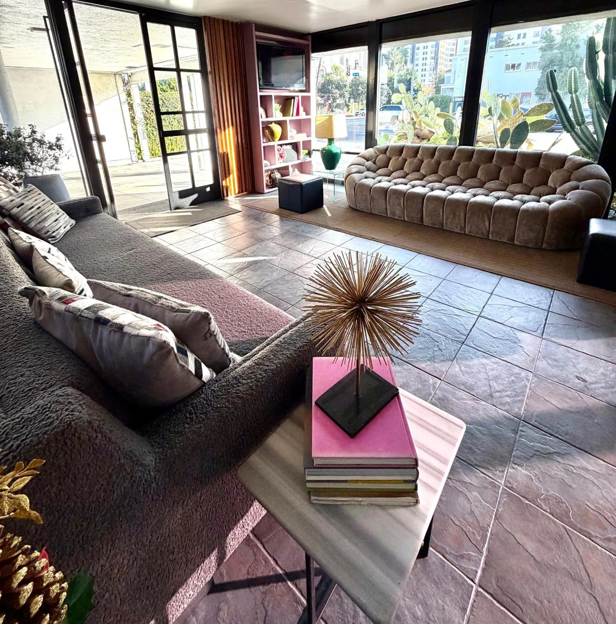 Seating area in Park Plaza Lodge