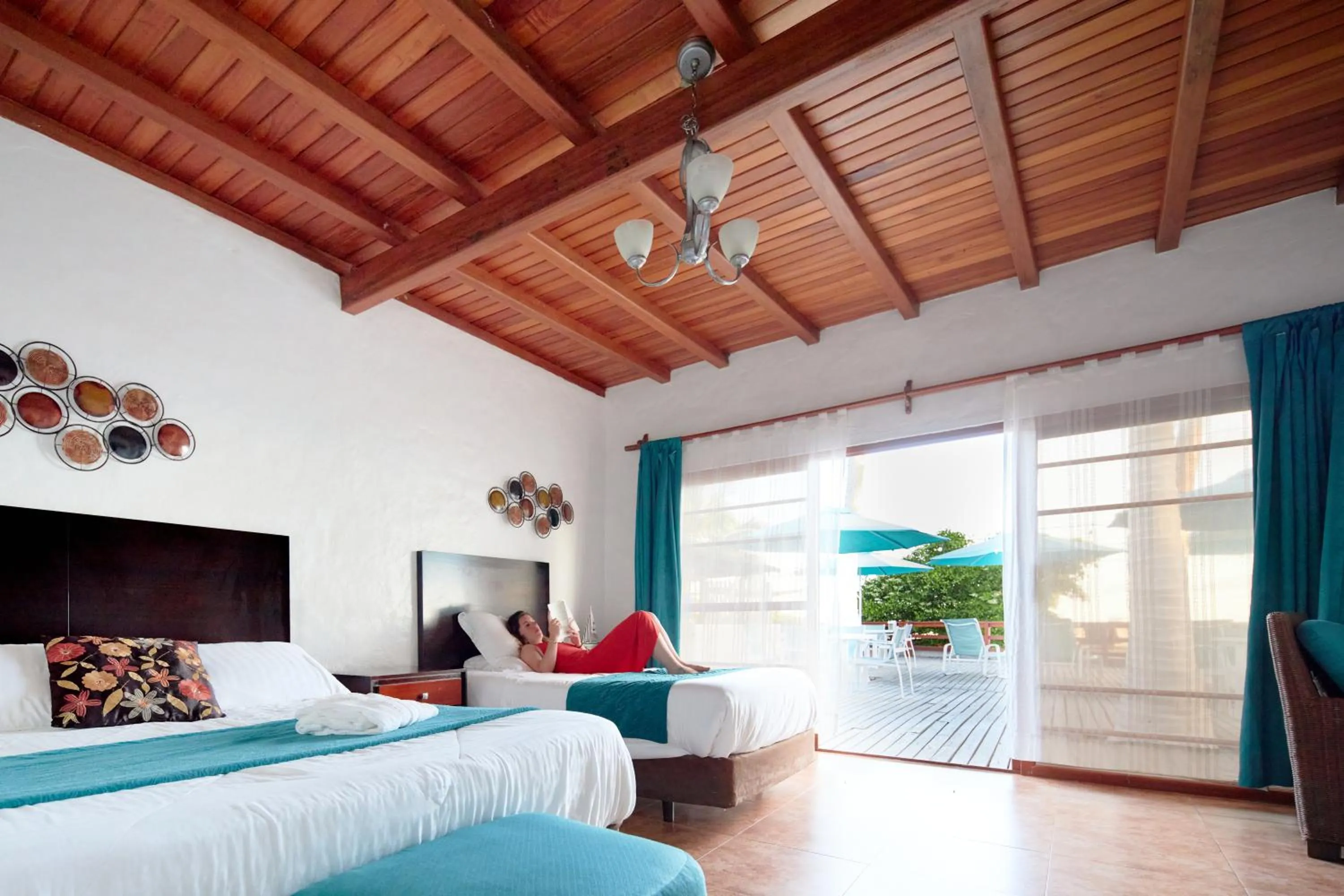 Bed in Hotel Isamar Galapagos Beachfront