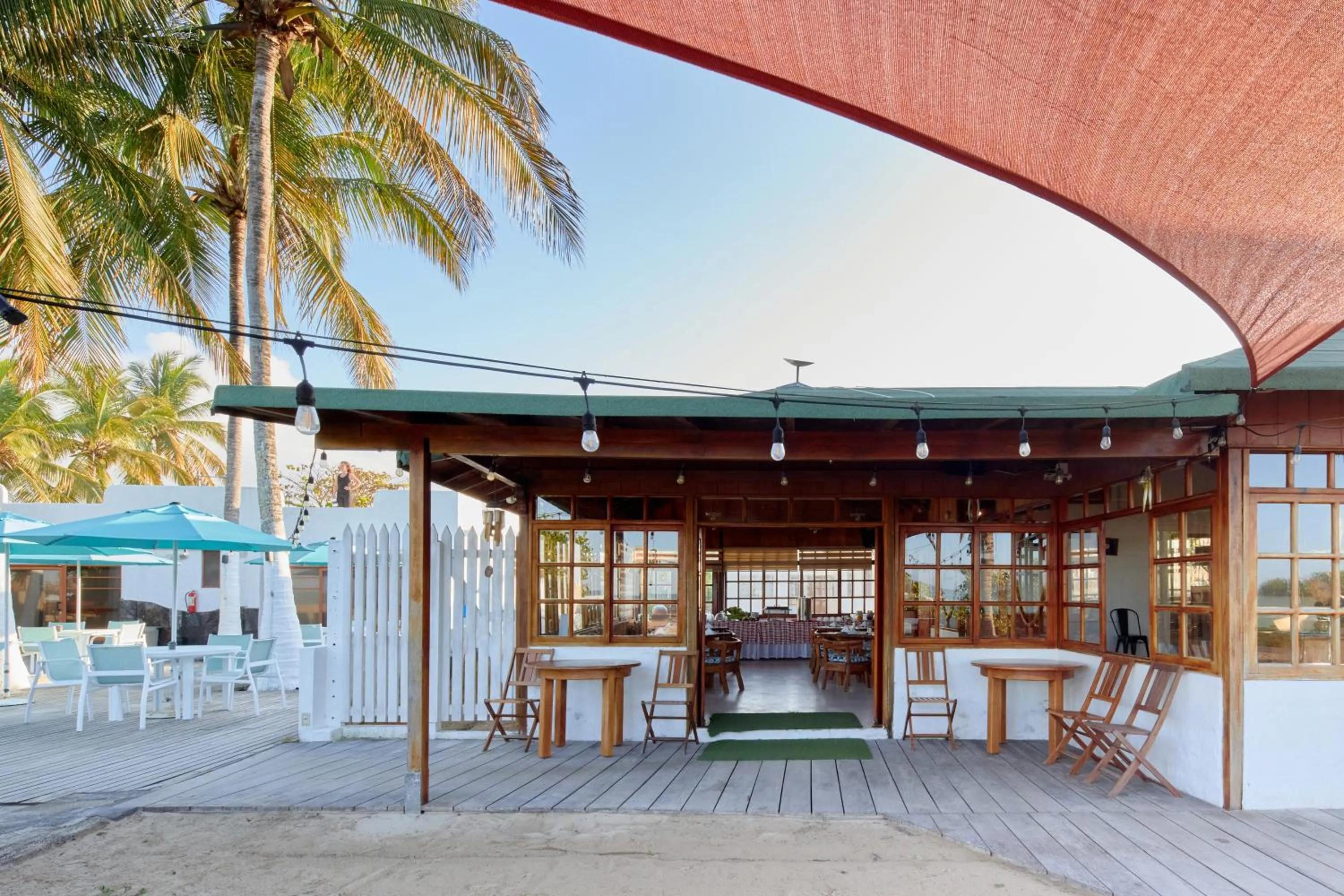 Restaurant/places to eat in Hotel Isamar Galapagos Beachfront