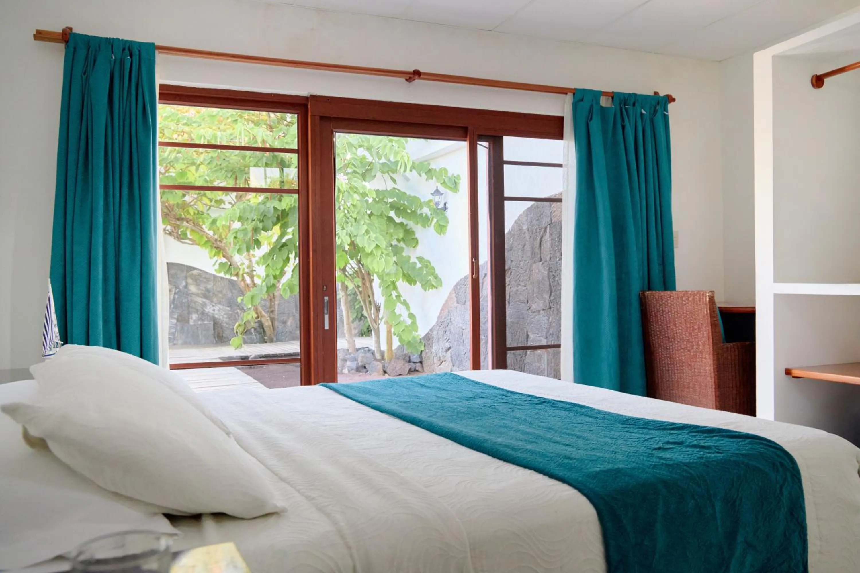 Bed in Hotel Isamar Galapagos Beachfront