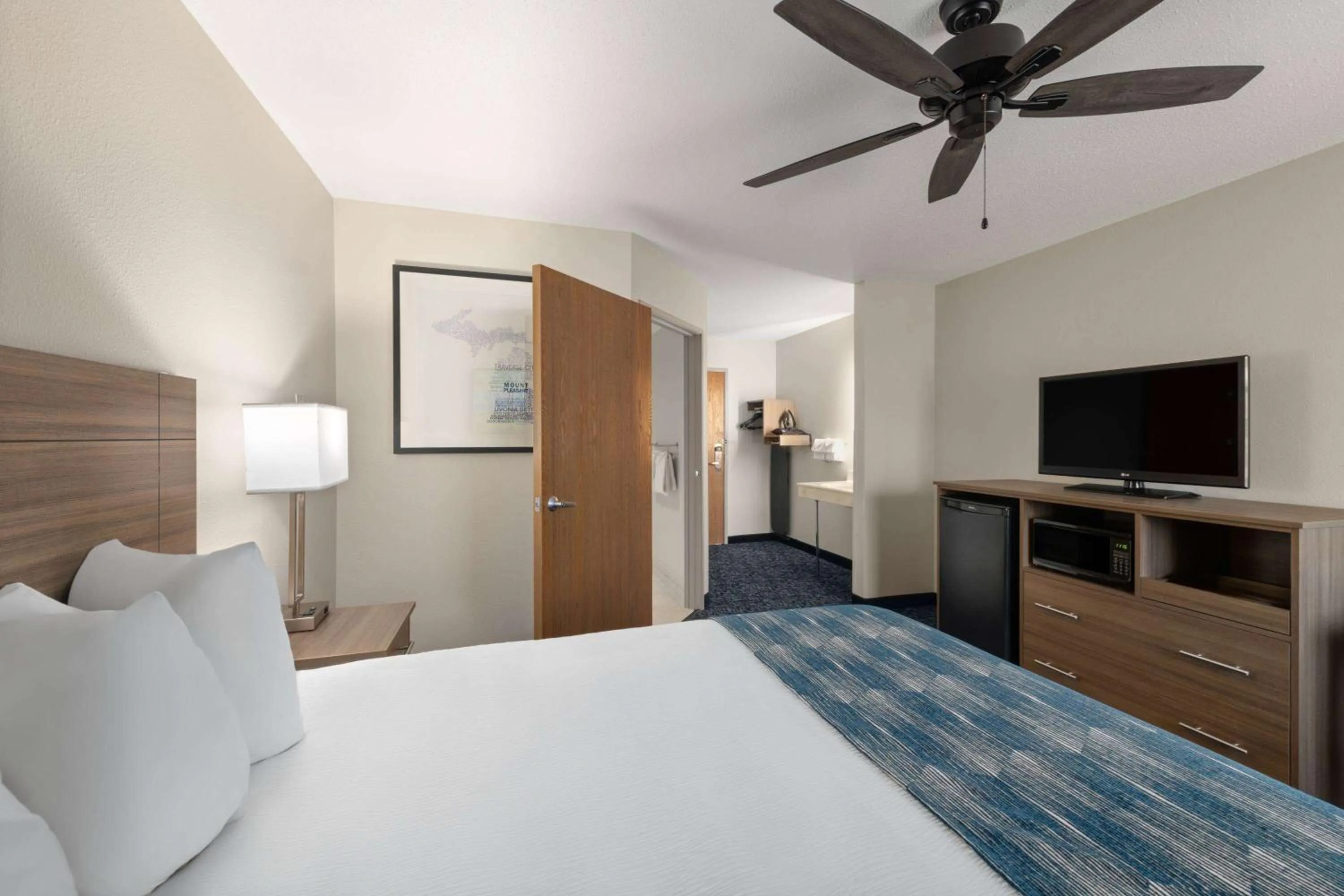 Photo of the whole room, Bed in Baymont by Wyndham Mt. Pleasant