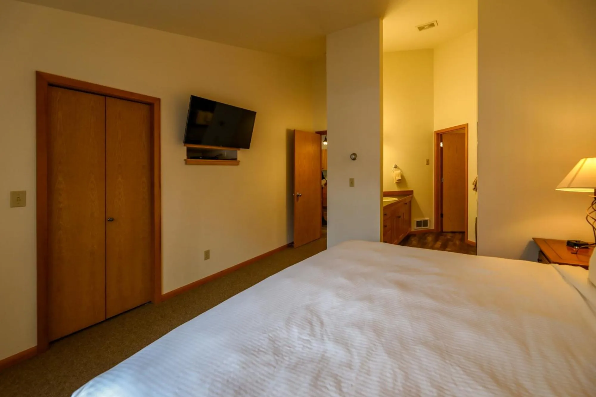 Bedroom, Bed in Meadow Lake Resort & Condos