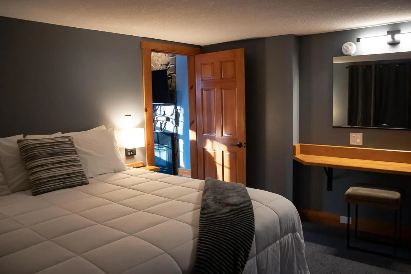 Bed in New England Inn & Lodge