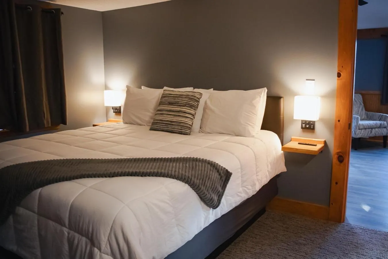 Bed in New England Inn & Lodge