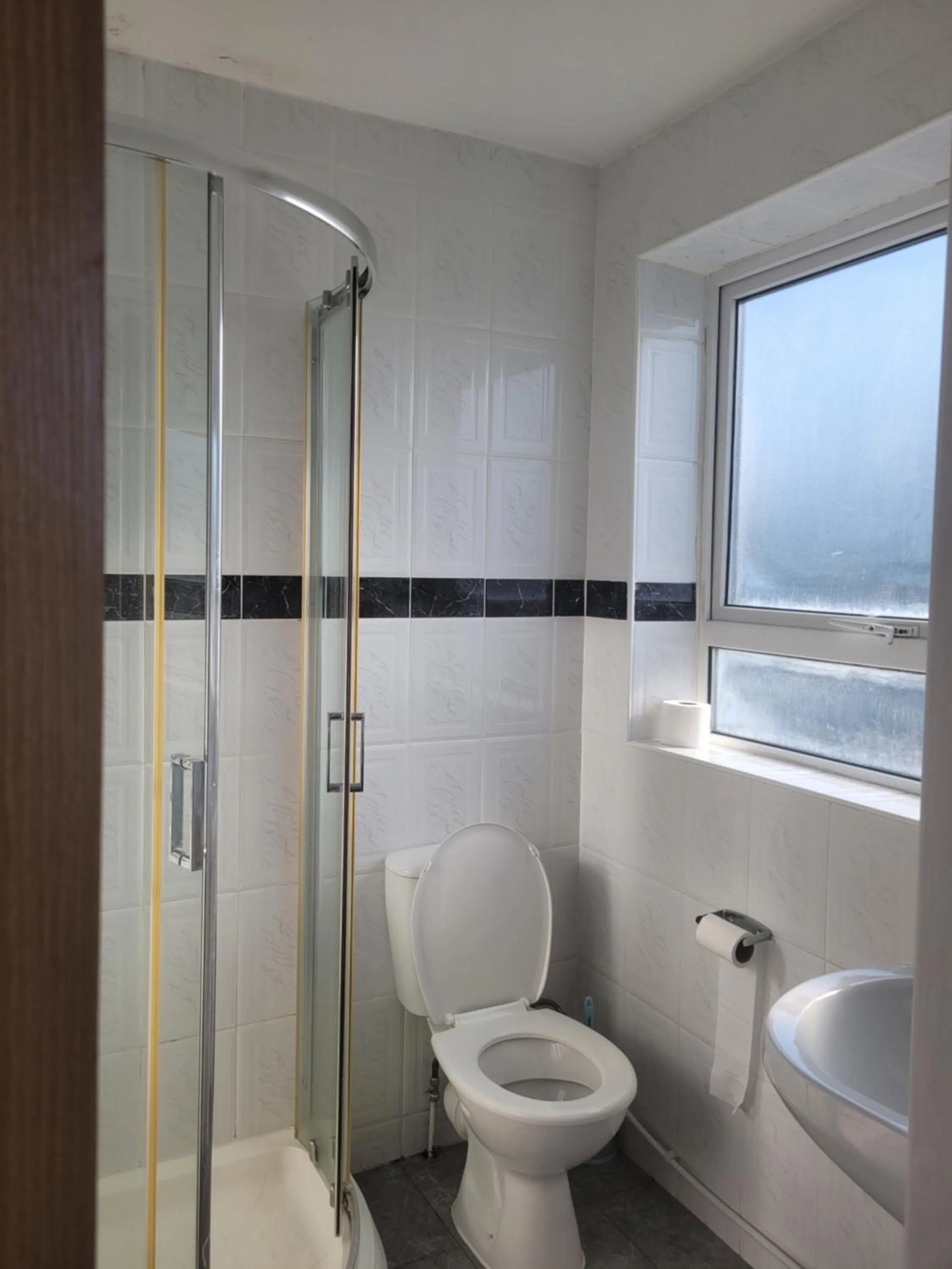 Shower in The Gatwick White House Hotel