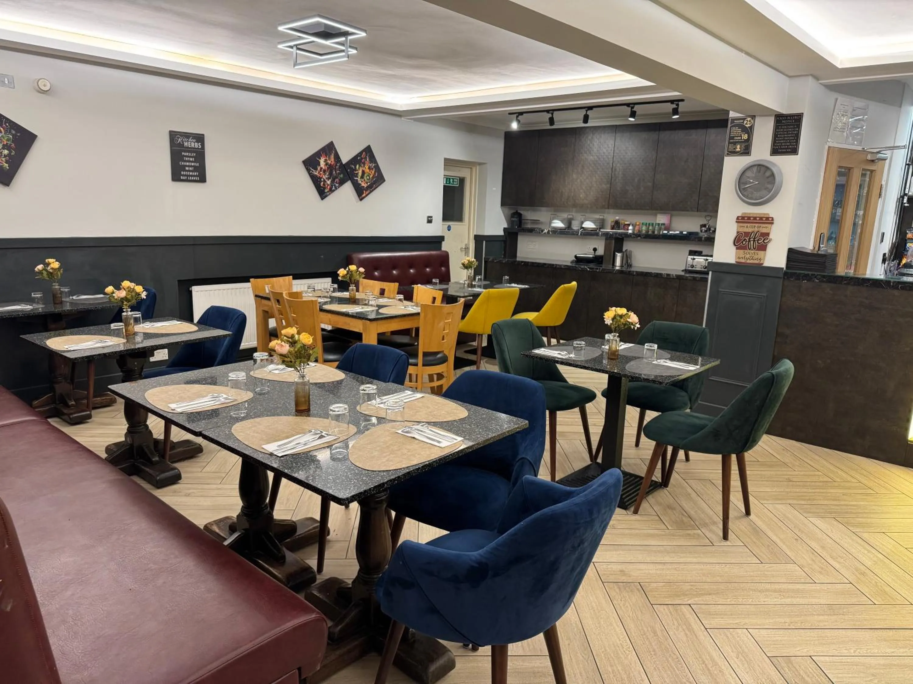 Restaurant/places to eat in The Gatwick White House Hotel