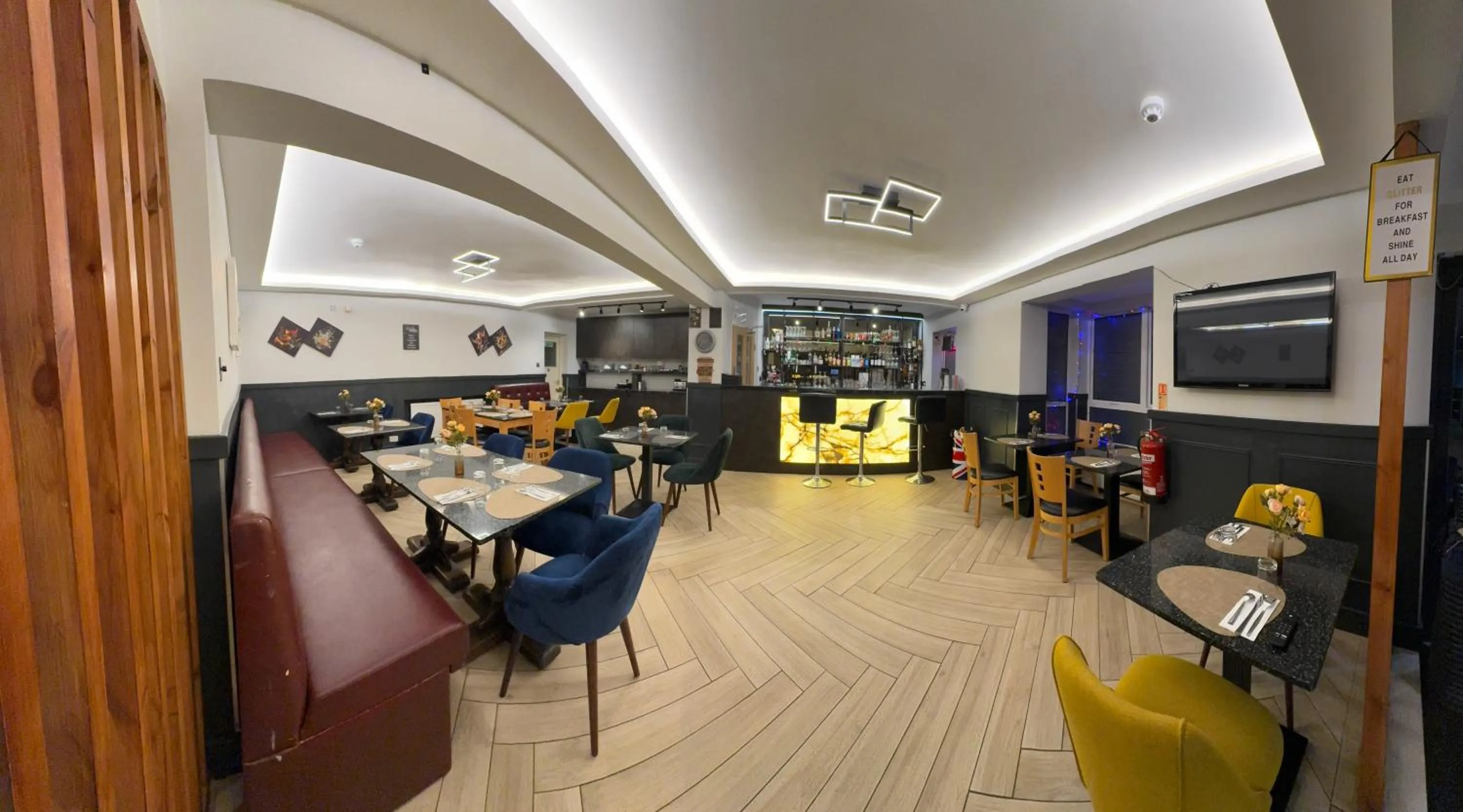 Restaurant/places to eat in The Gatwick White House Hotel