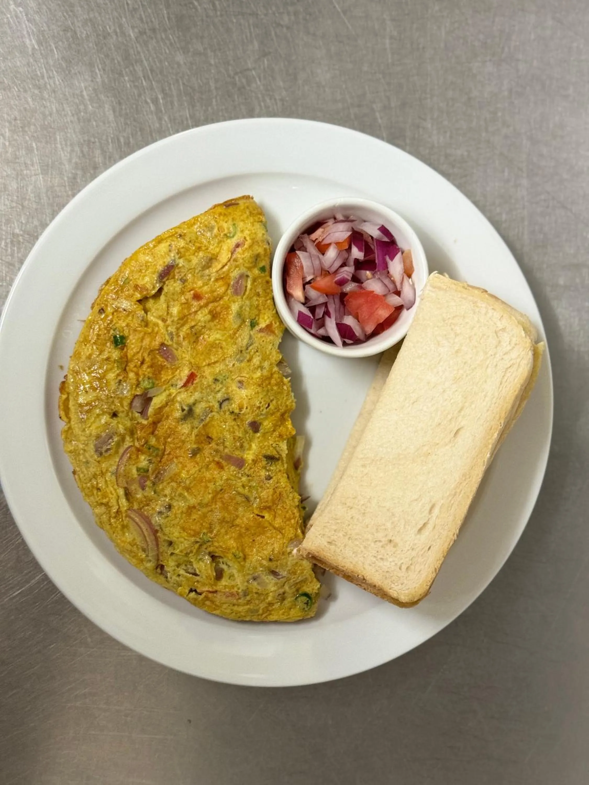 Restaurant/places to eat in The Gatwick White House Hotel