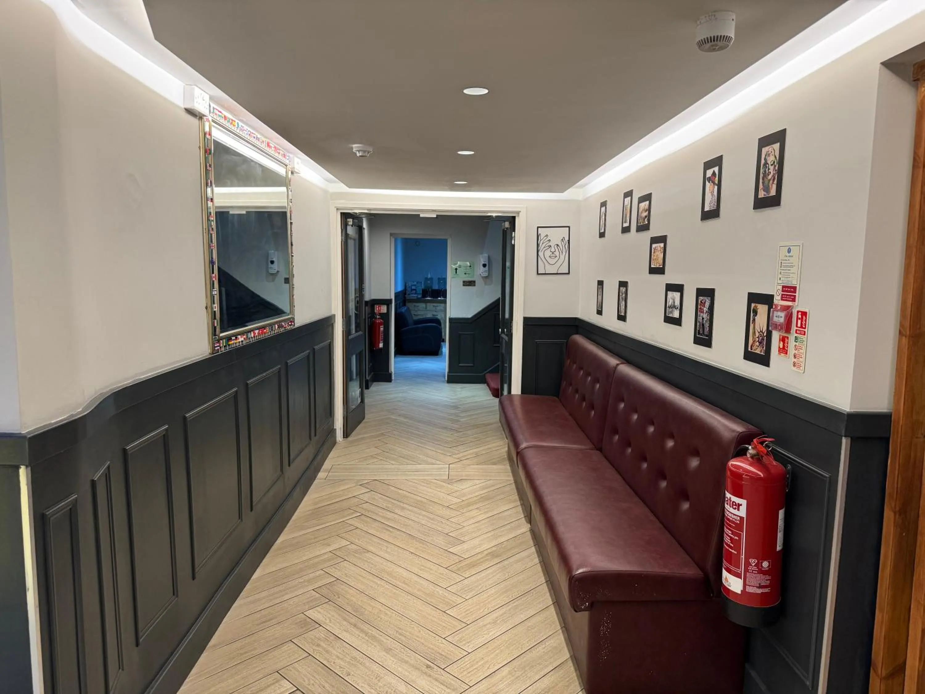 Lobby or reception in The Gatwick White House Hotel