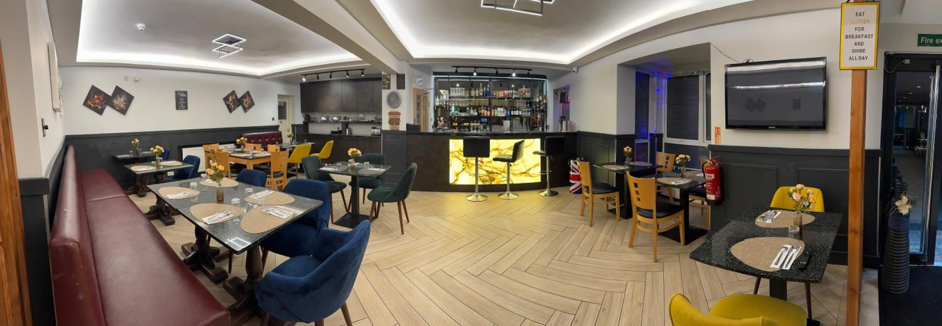 Restaurant/places to eat in The Gatwick White House Hotel