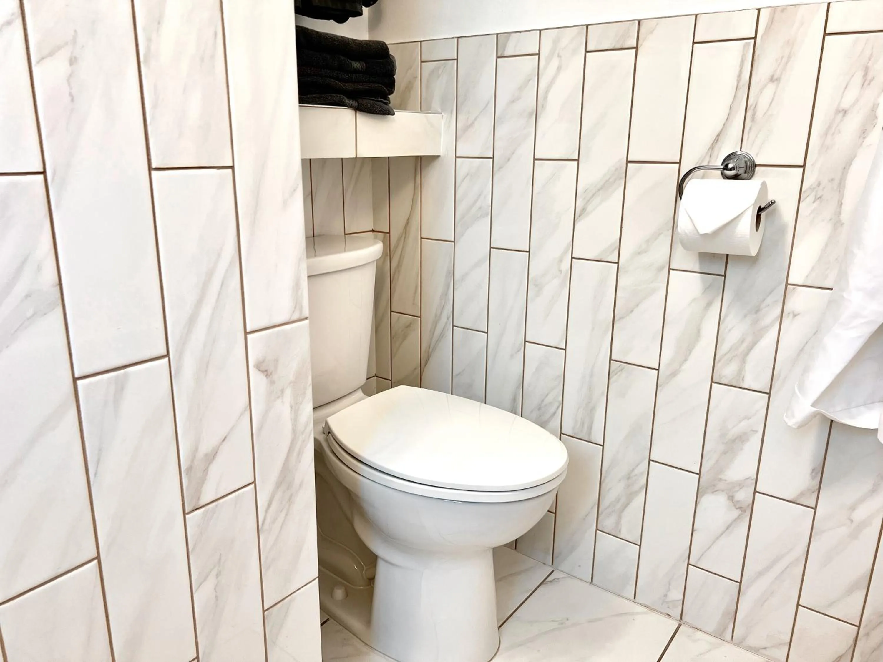 Toilet in Peachland Beach Resort