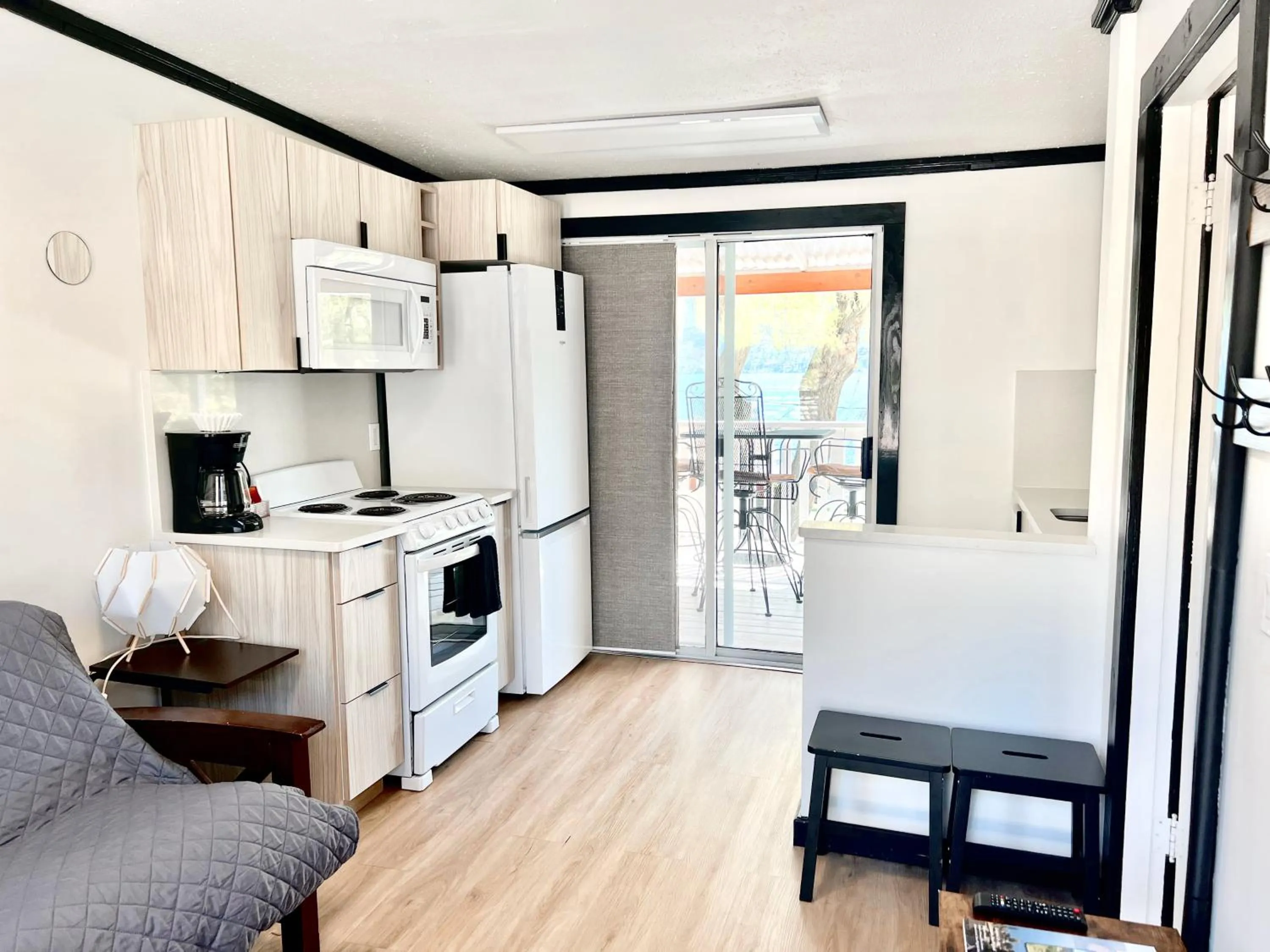 TV and multimedia, Bed in Peachland Beach Resort