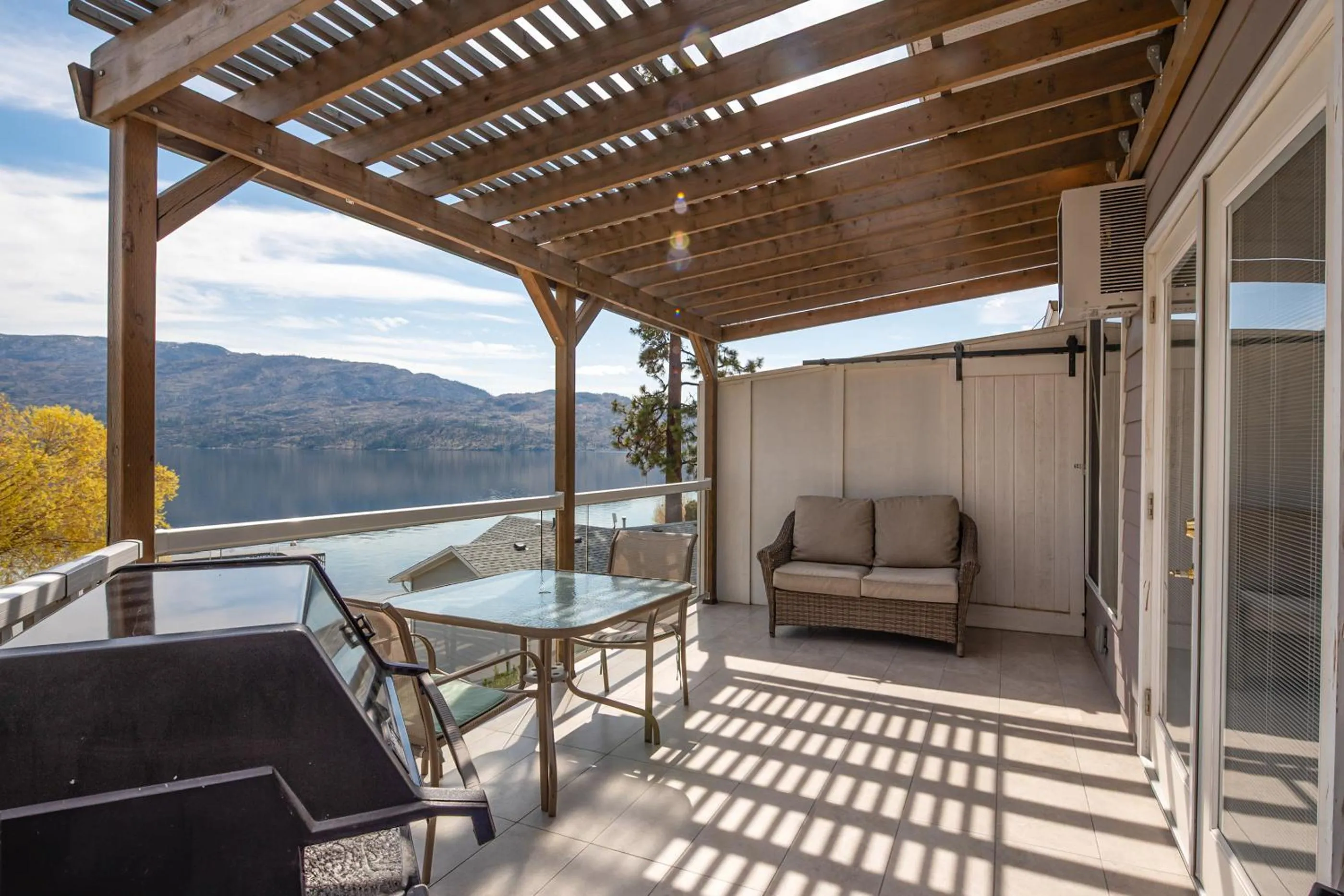 BBQ facilities in Peachland Beach Resort