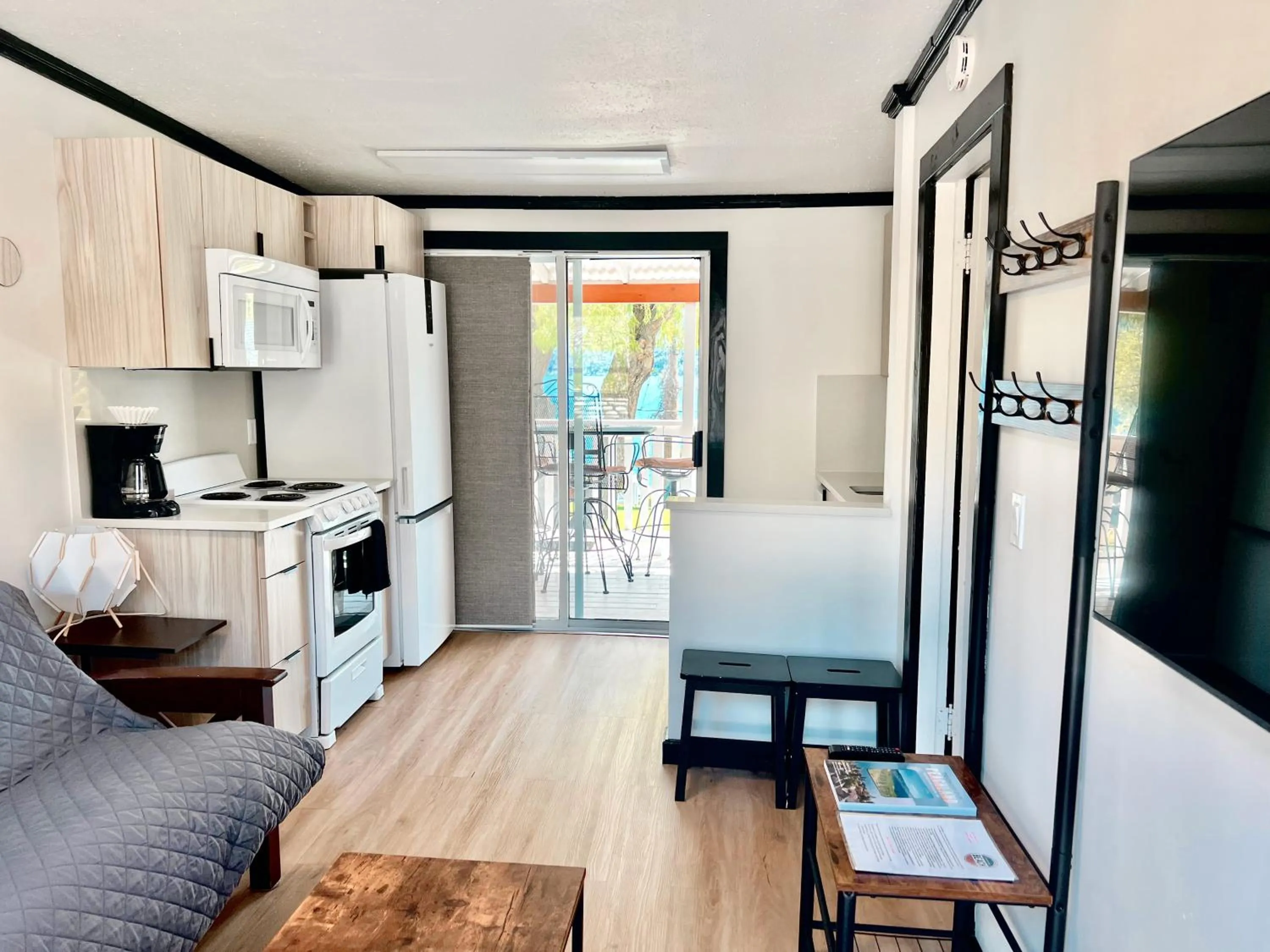 Kitchen or kitchenette in Peachland Beach Resort