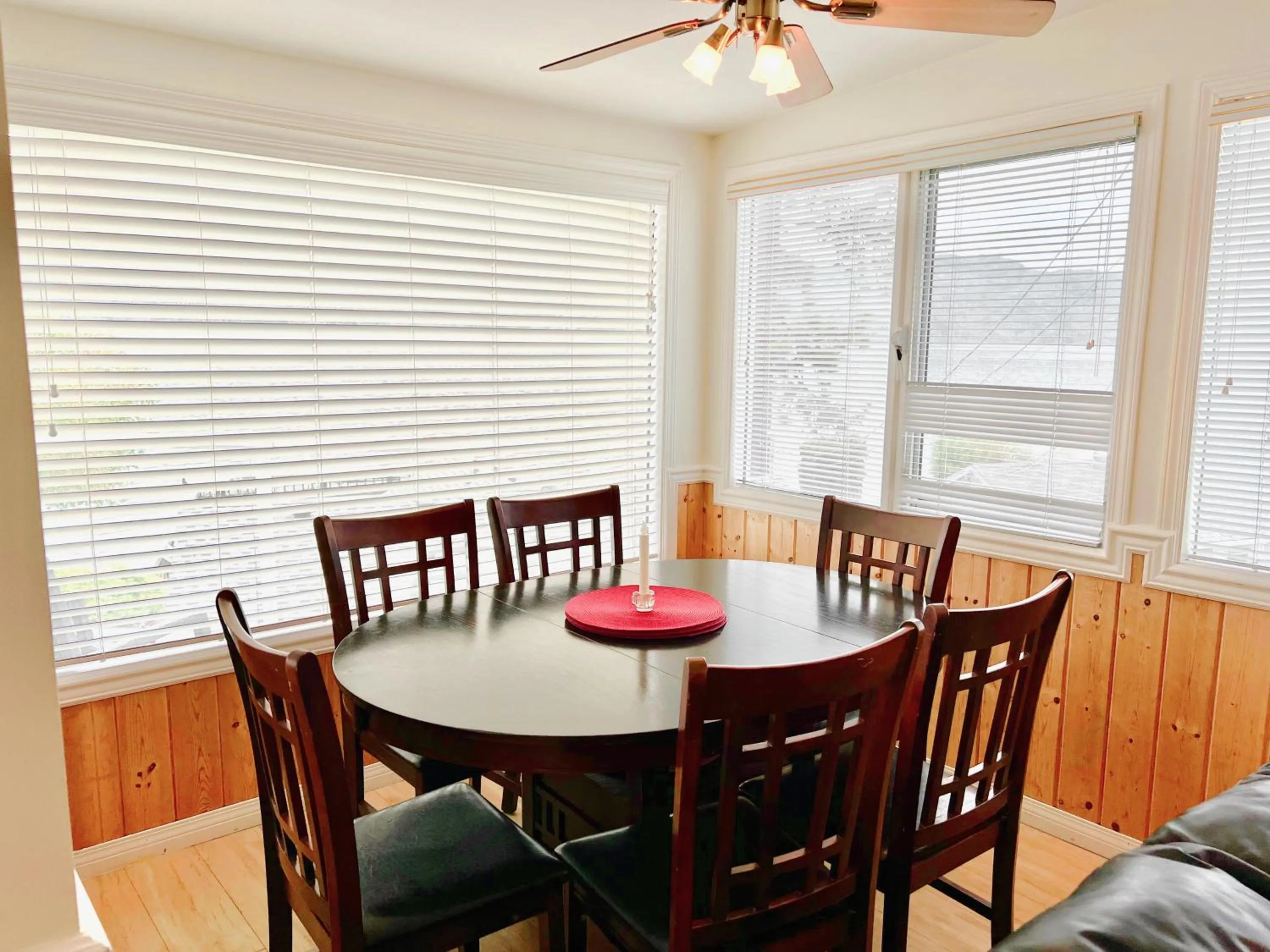 Living room in Peachland Beach Resort