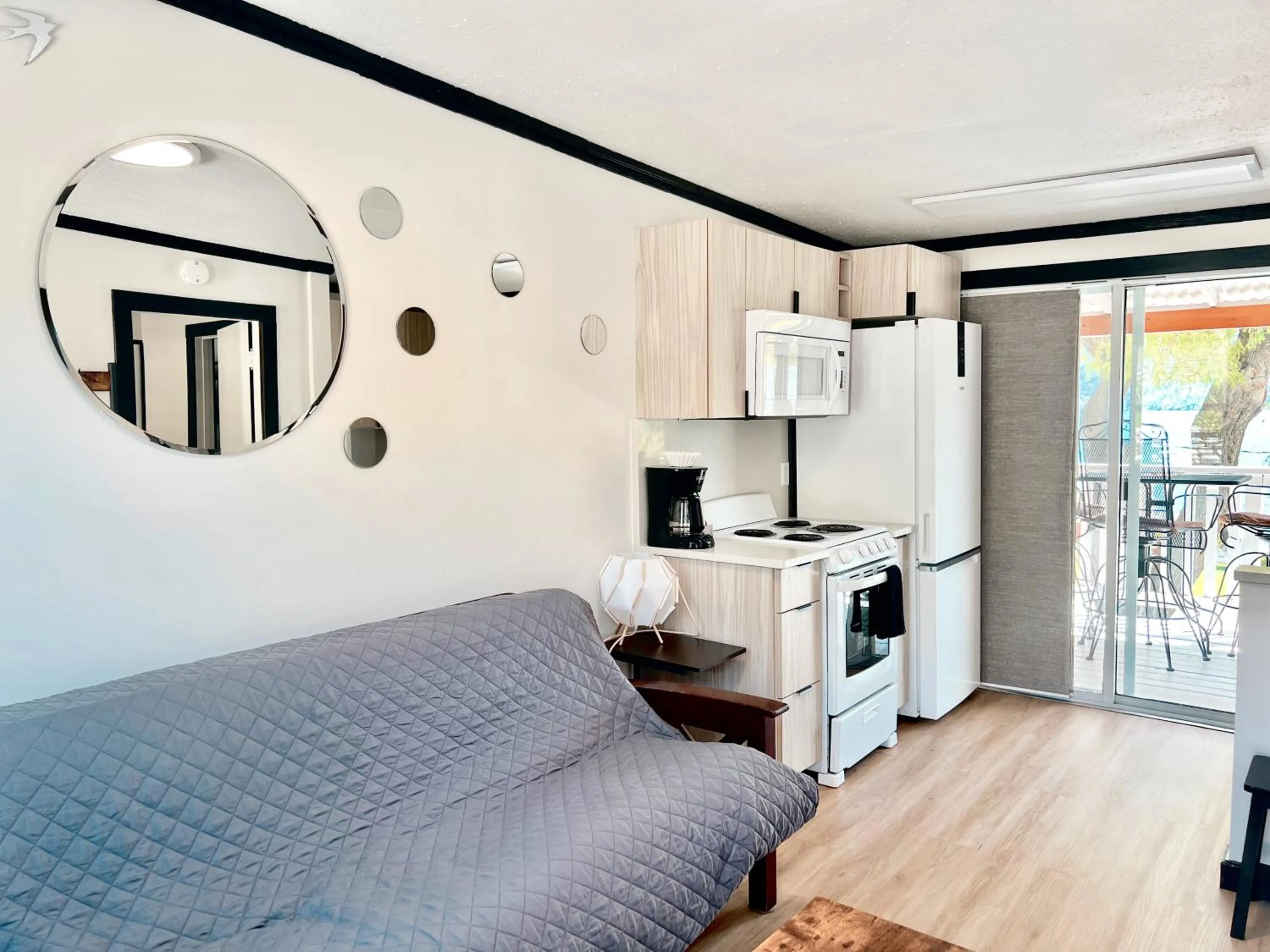 Kitchen or kitchenette in Peachland Beach Resort