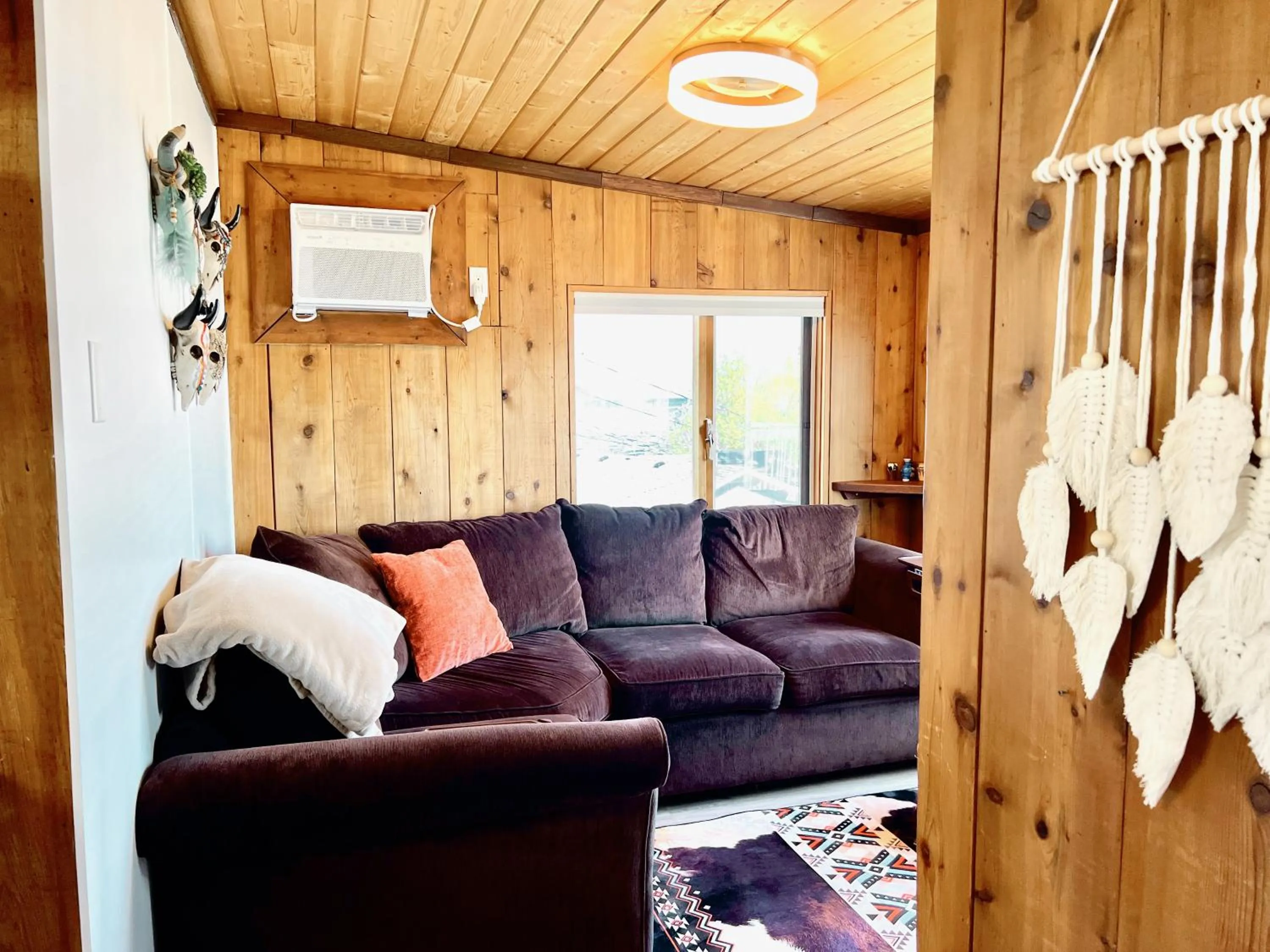 Living room in Peachland Beach Resort