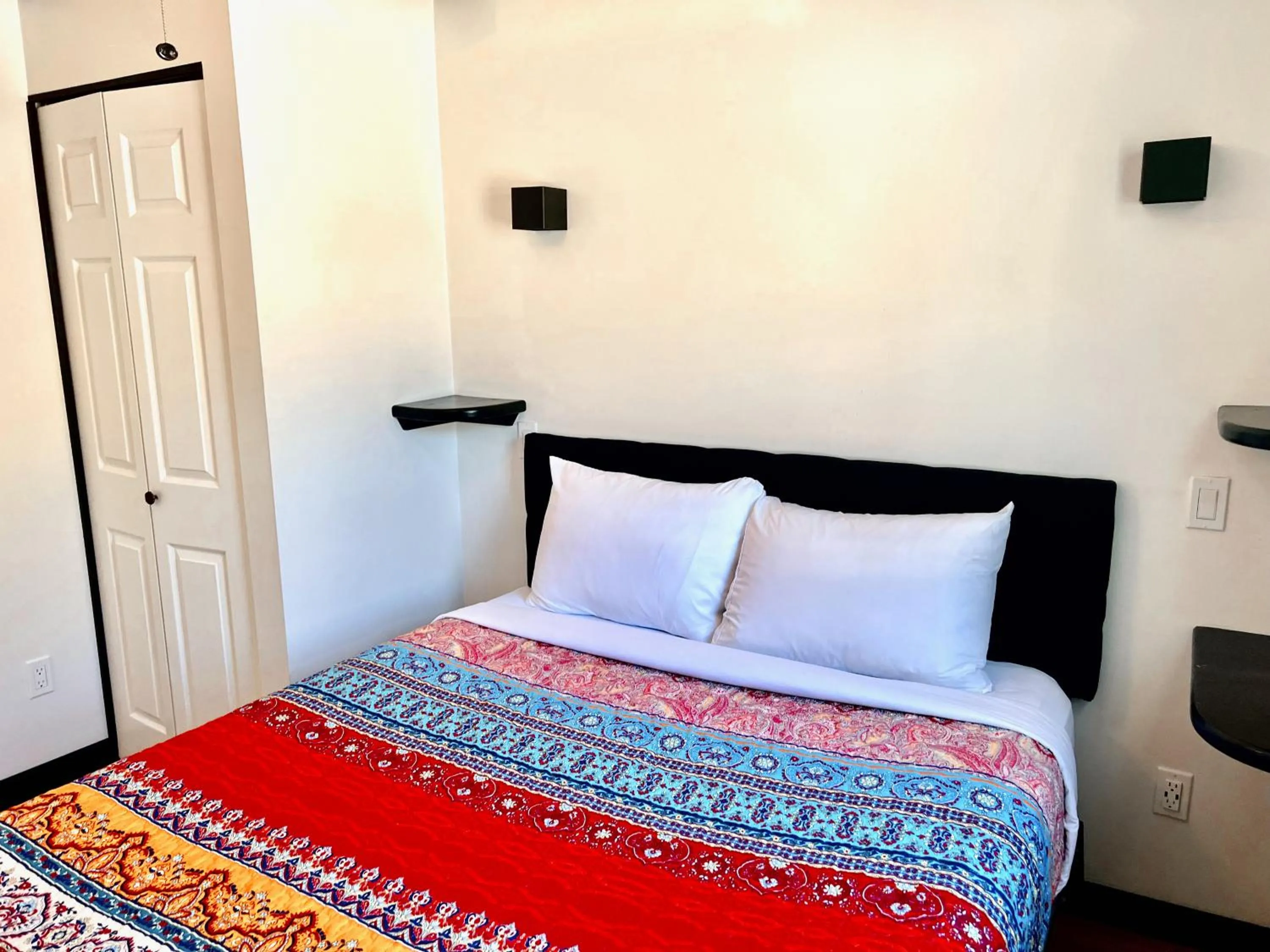 Bed in Peachland Beach Resort