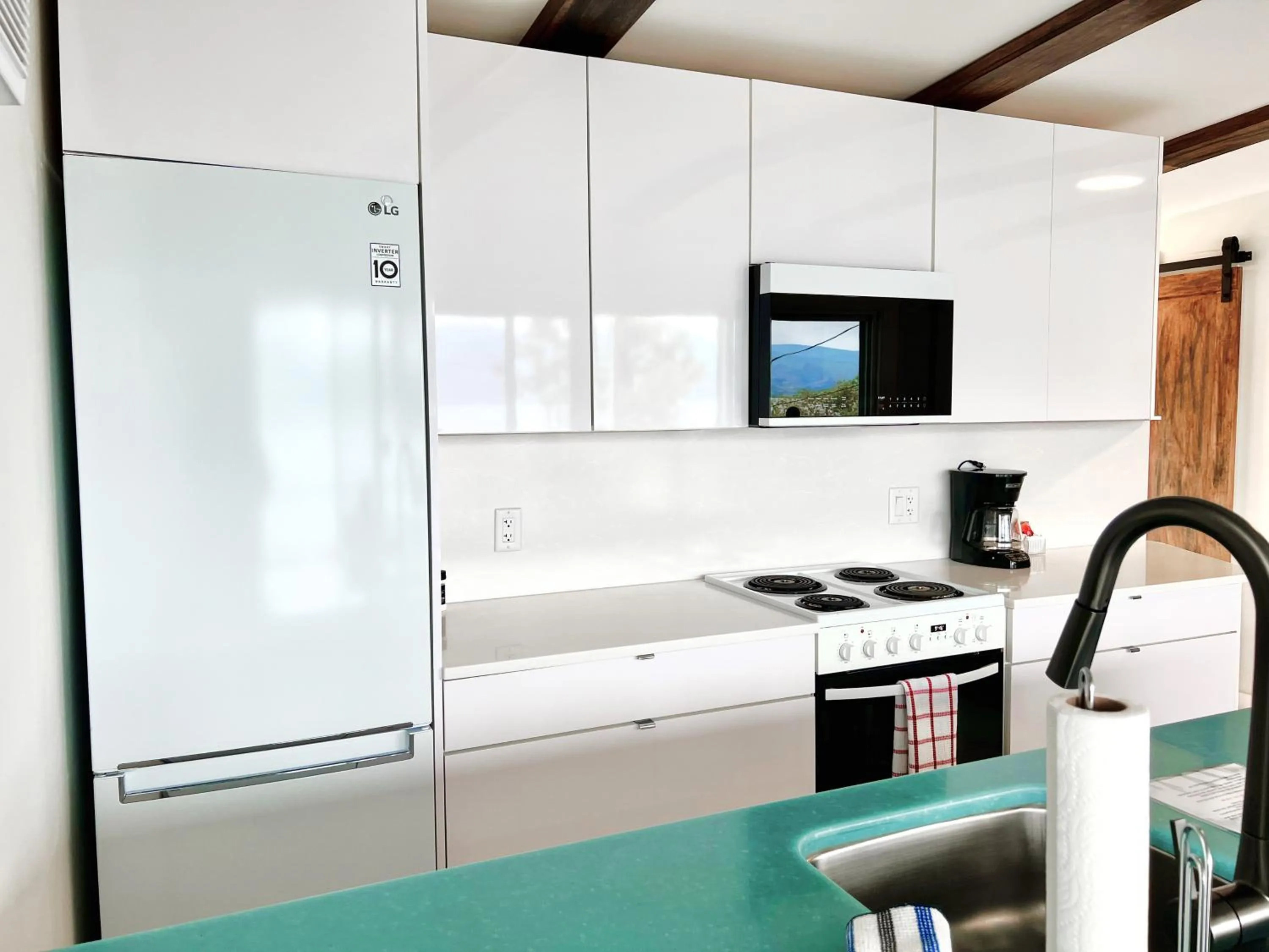 microwave in Peachland Beach Resort