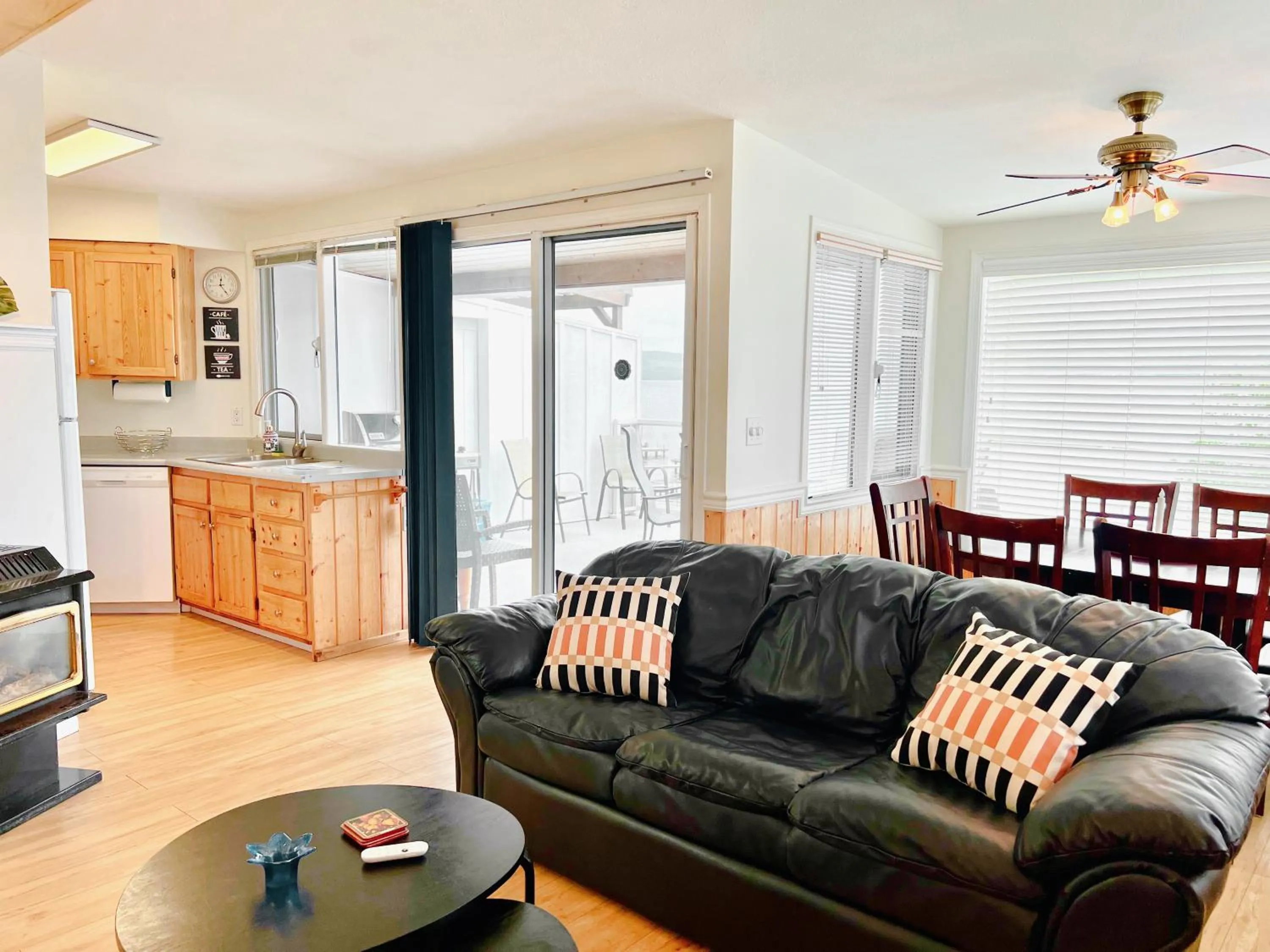 Kitchen or kitchenette in Peachland Beach Resort