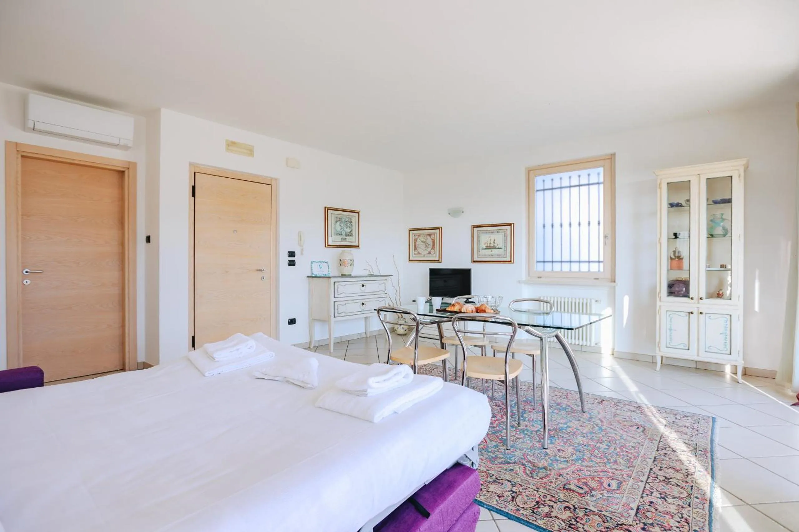 Communal lounge/ TV room in Residenza Pastrengo