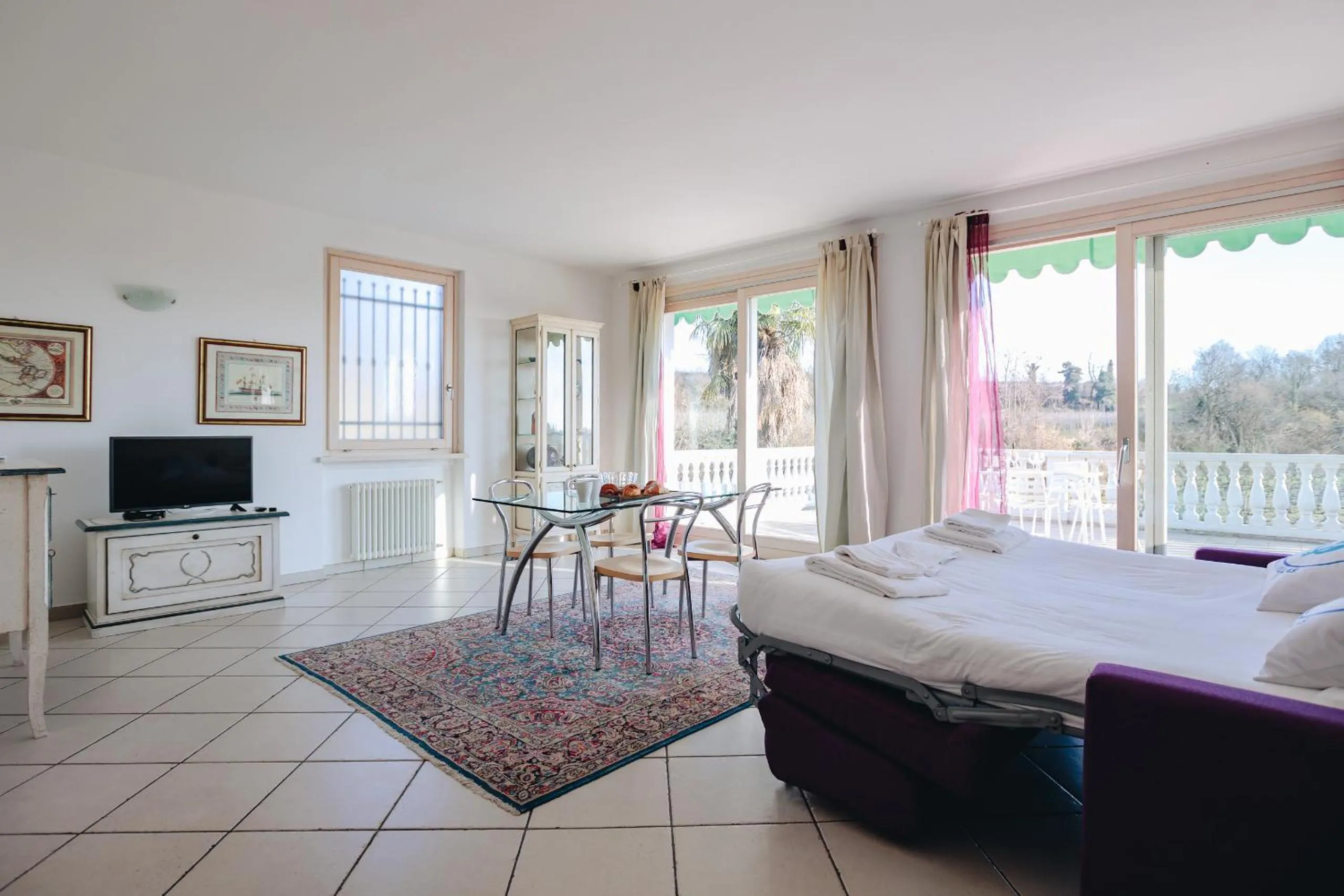 Communal lounge/ TV room in Residenza Pastrengo