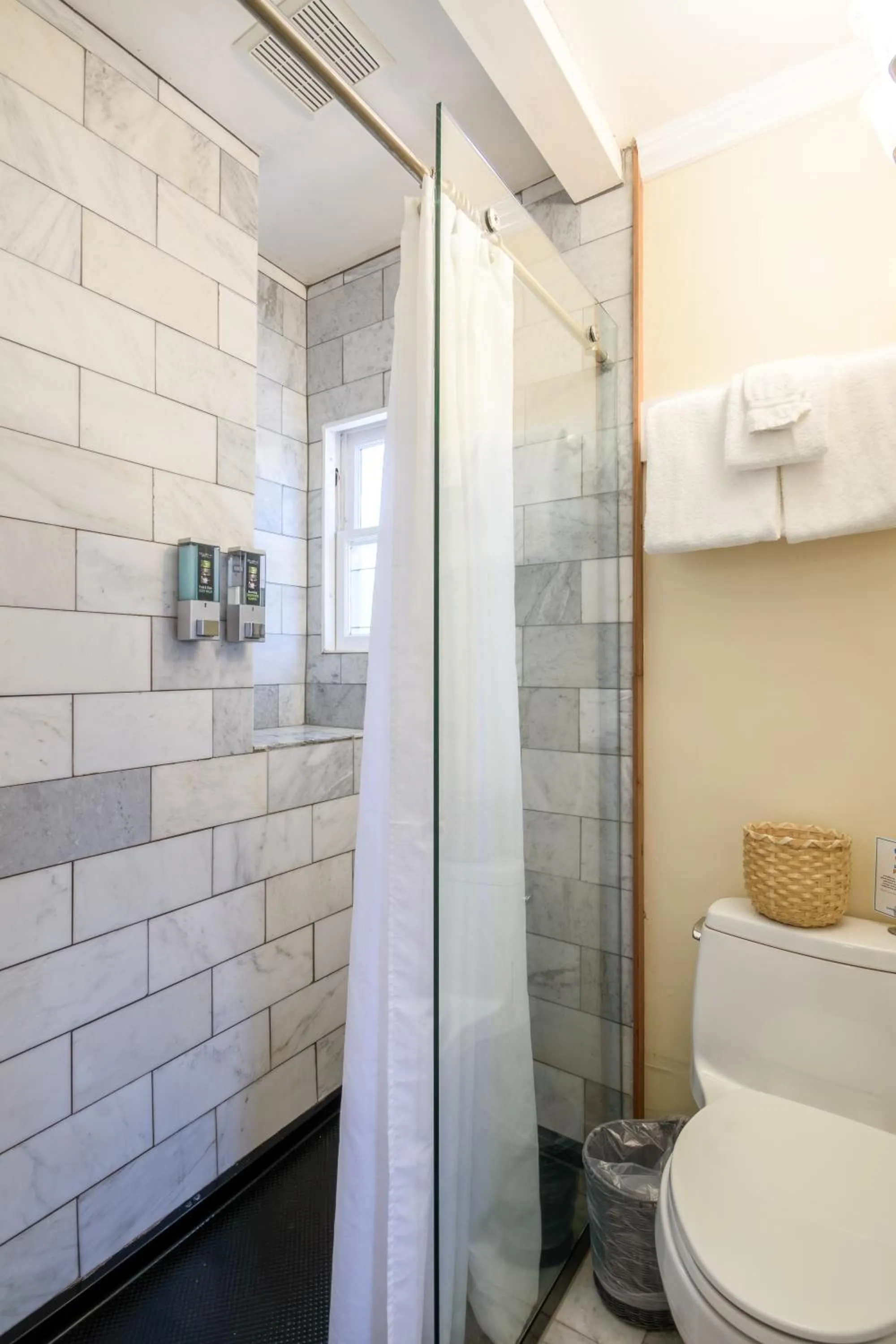 Bathroom in Cedar Gables Inn
