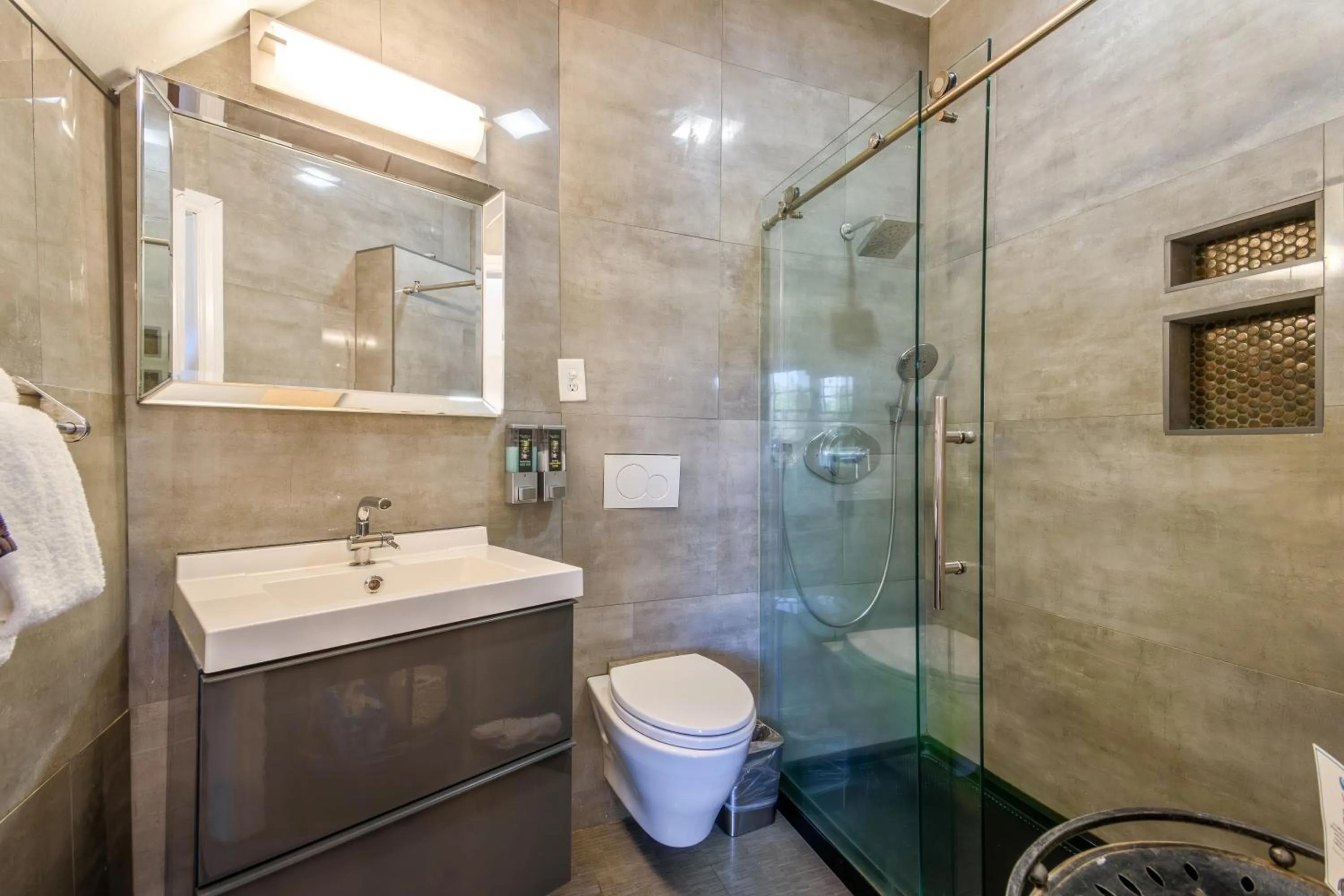 Bathroom in Cedar Gables Inn