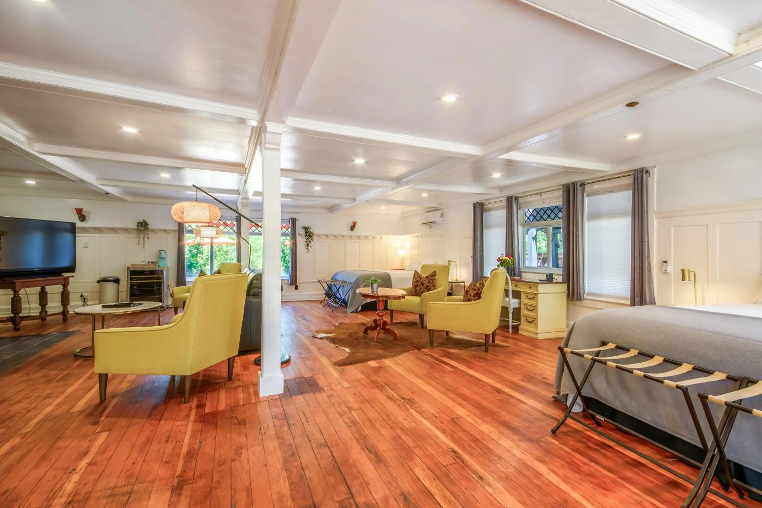 Seating area in Cedar Gables Inn