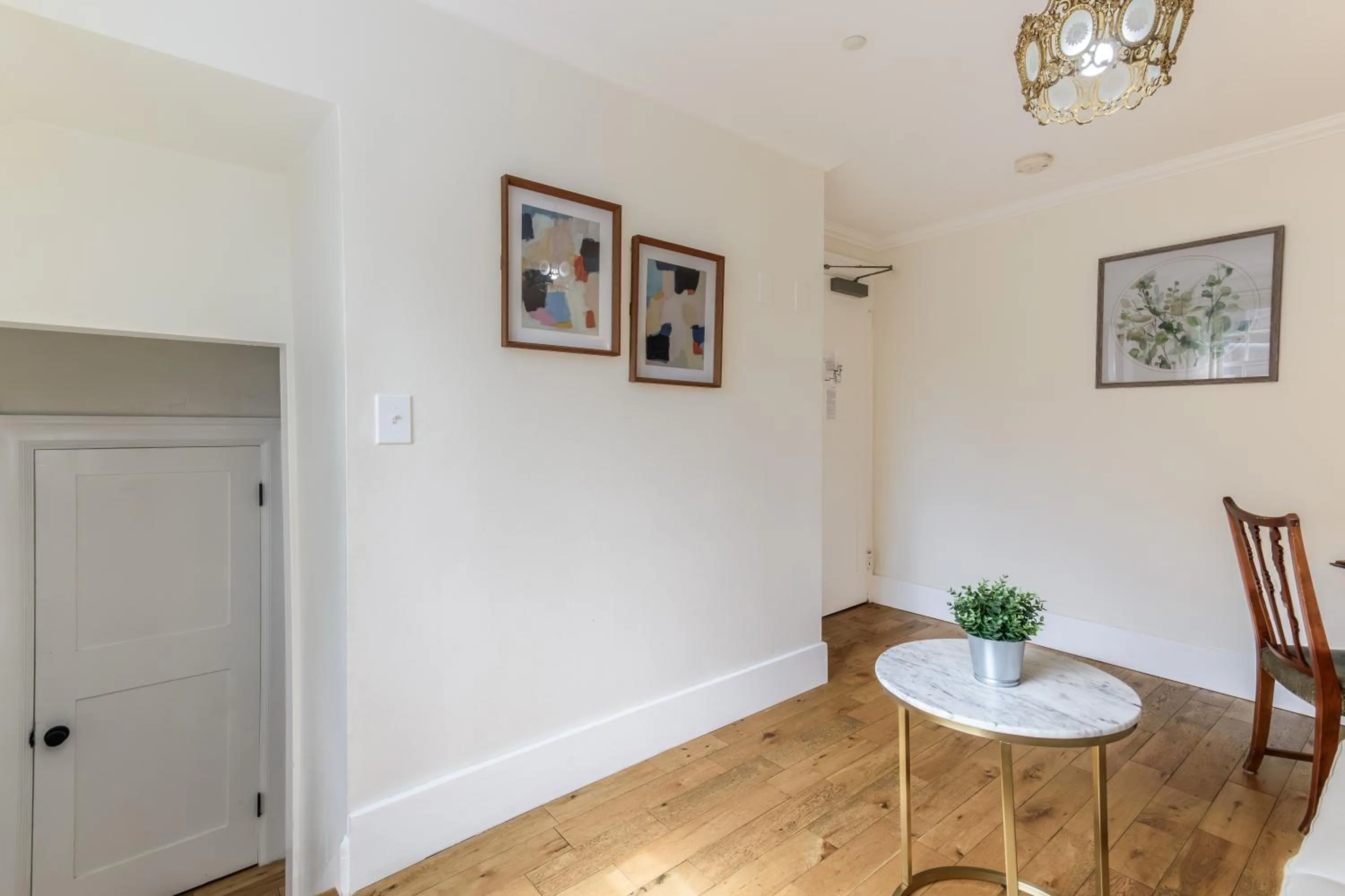 Seating area in Cedar Gables Inn